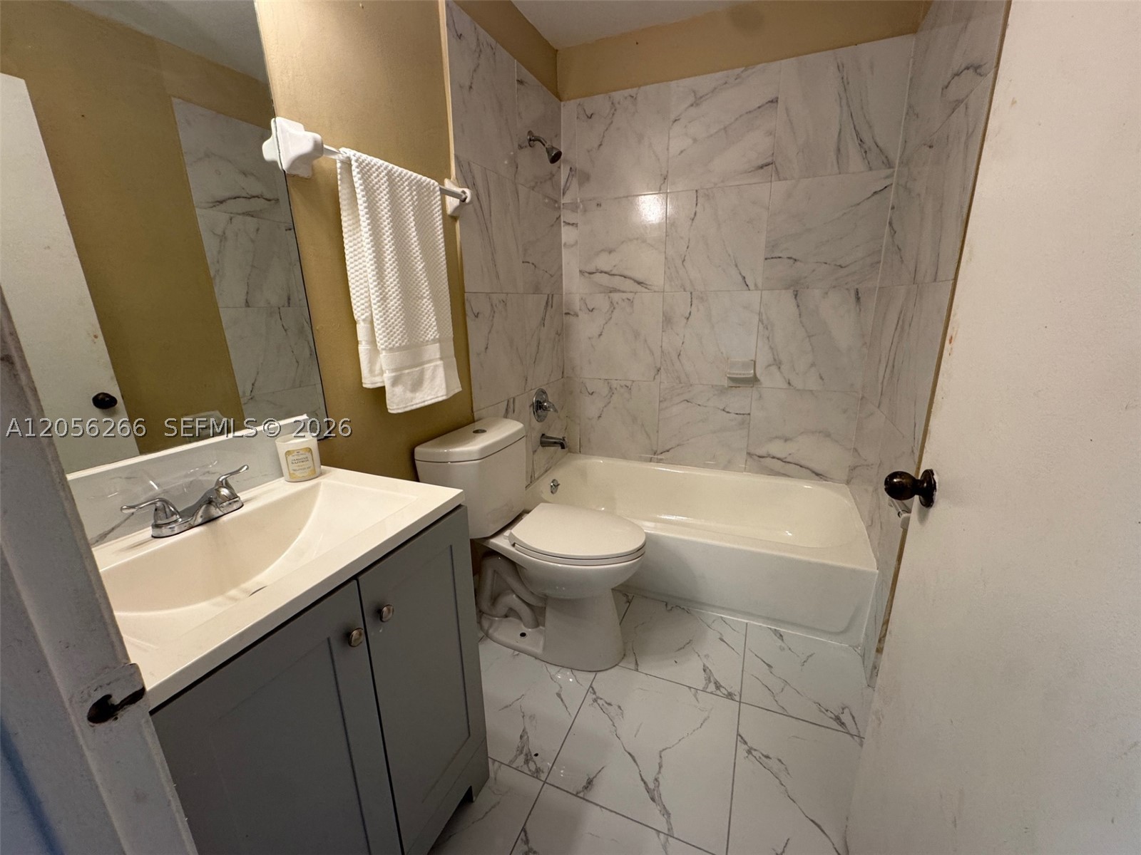 3441 NW 44th St #204, Oakland Park FL 33309
