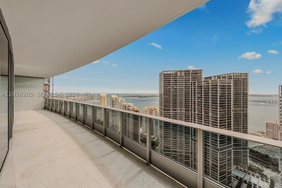 200 Biscayne Boulevard Way #5104, Miami FL 33131