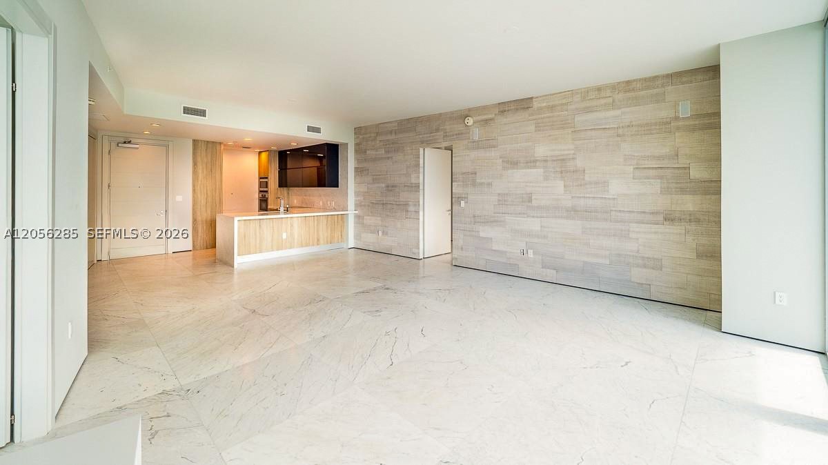 200 Biscayne Boulevard Way #5104, Miami FL 33131