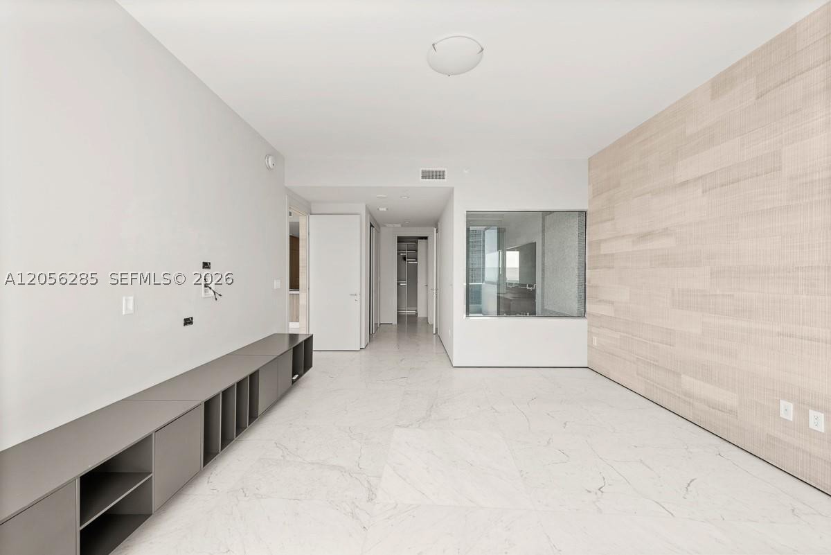 200 Biscayne Boulevard Way #5104, Miami FL 33131