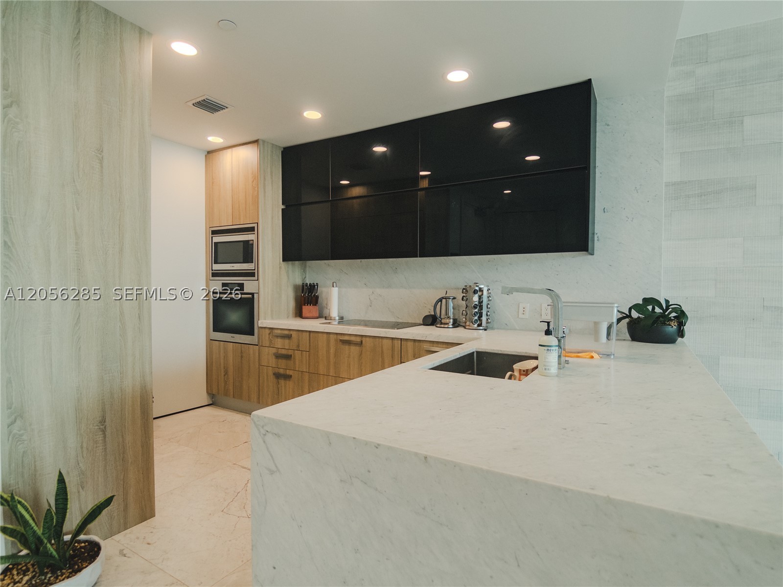 200 Biscayne Boulevard Way #5104, Miami FL 33131