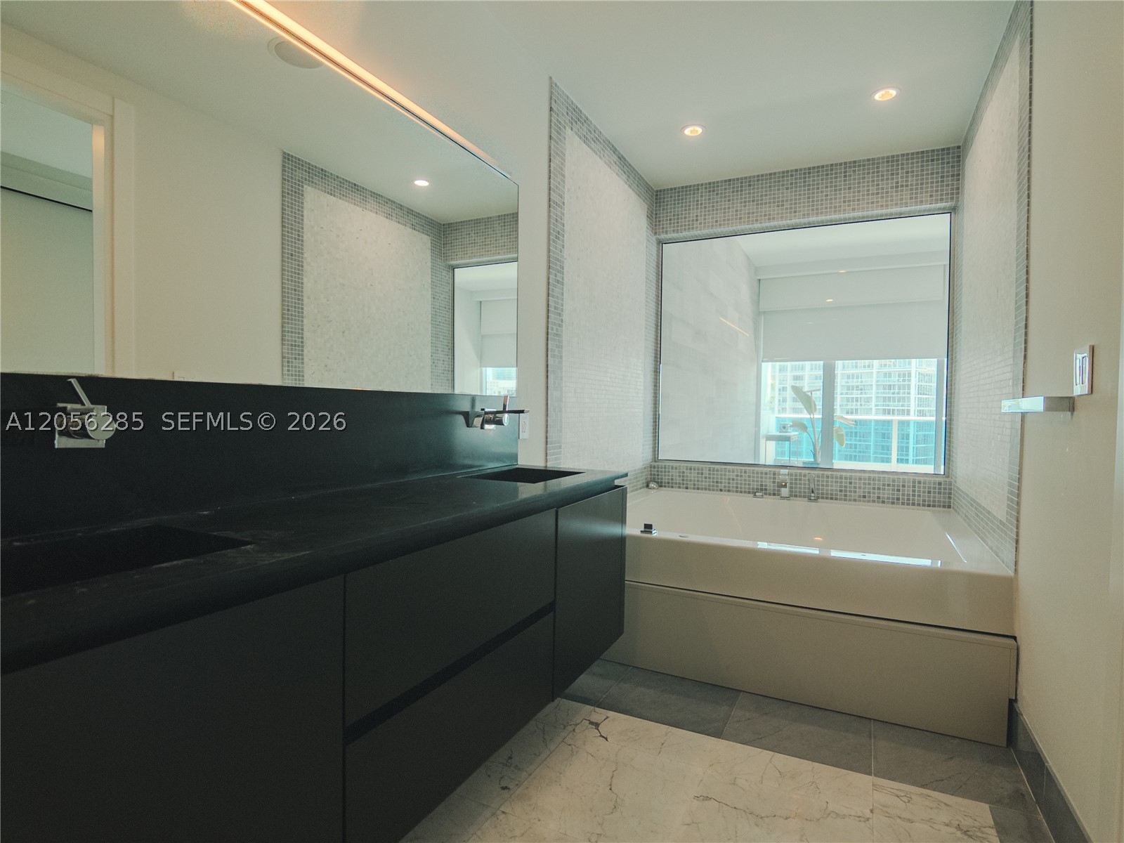200 Biscayne Boulevard Way #5104, Miami FL 33131