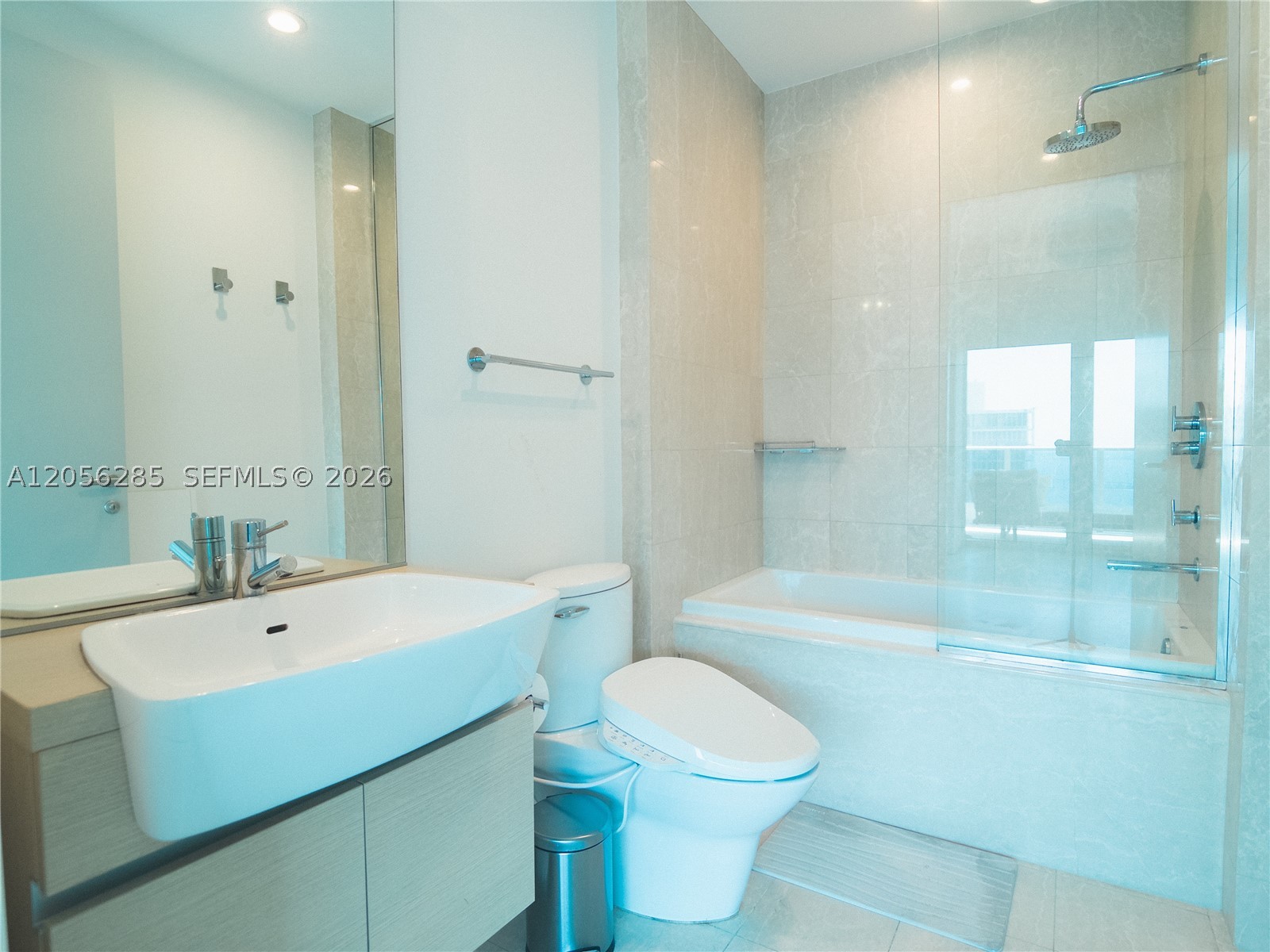 200 Biscayne Boulevard Way #5104, Miami FL 33131
