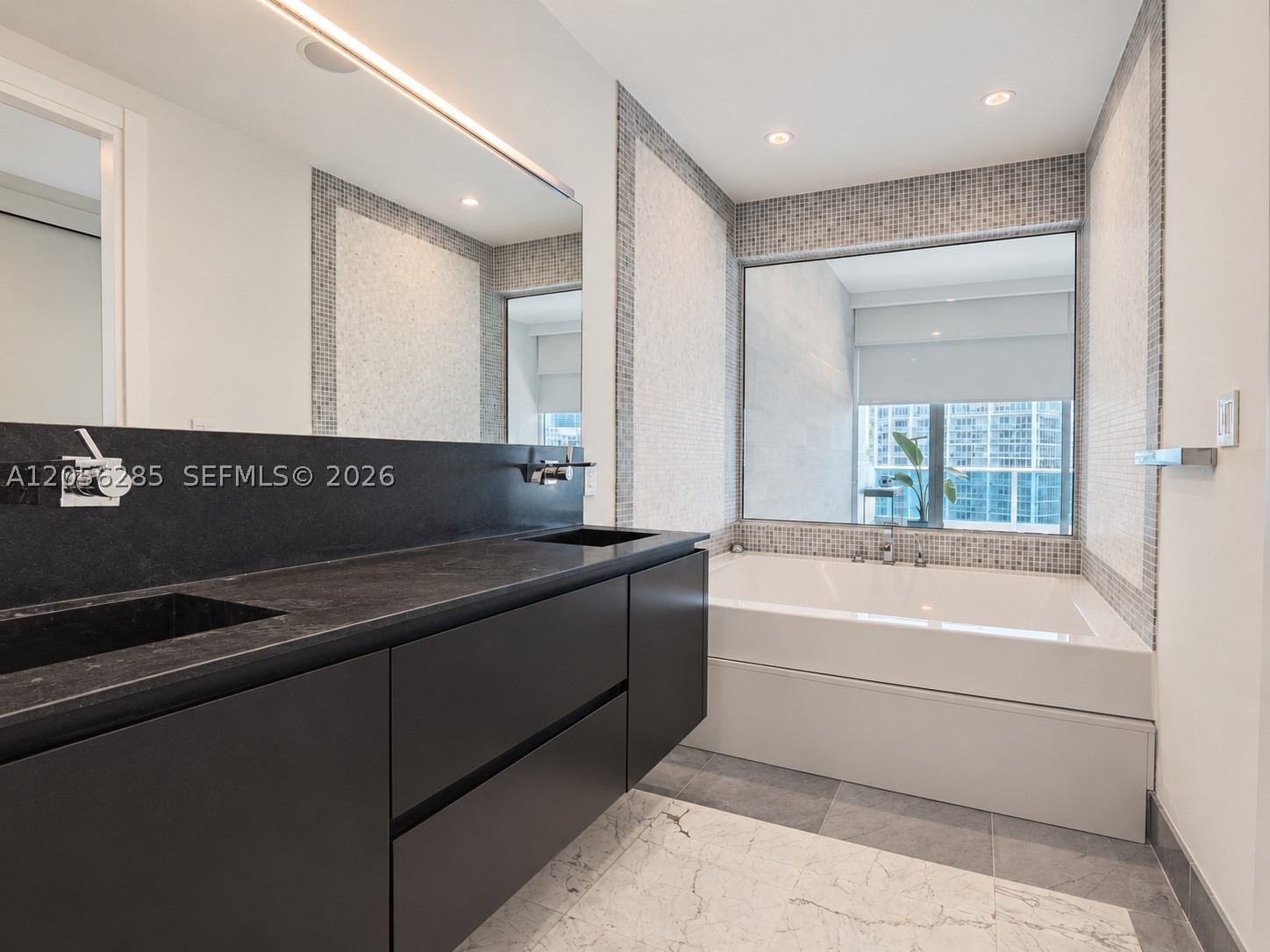 200 Biscayne Boulevard Way #5104, Miami FL 33131