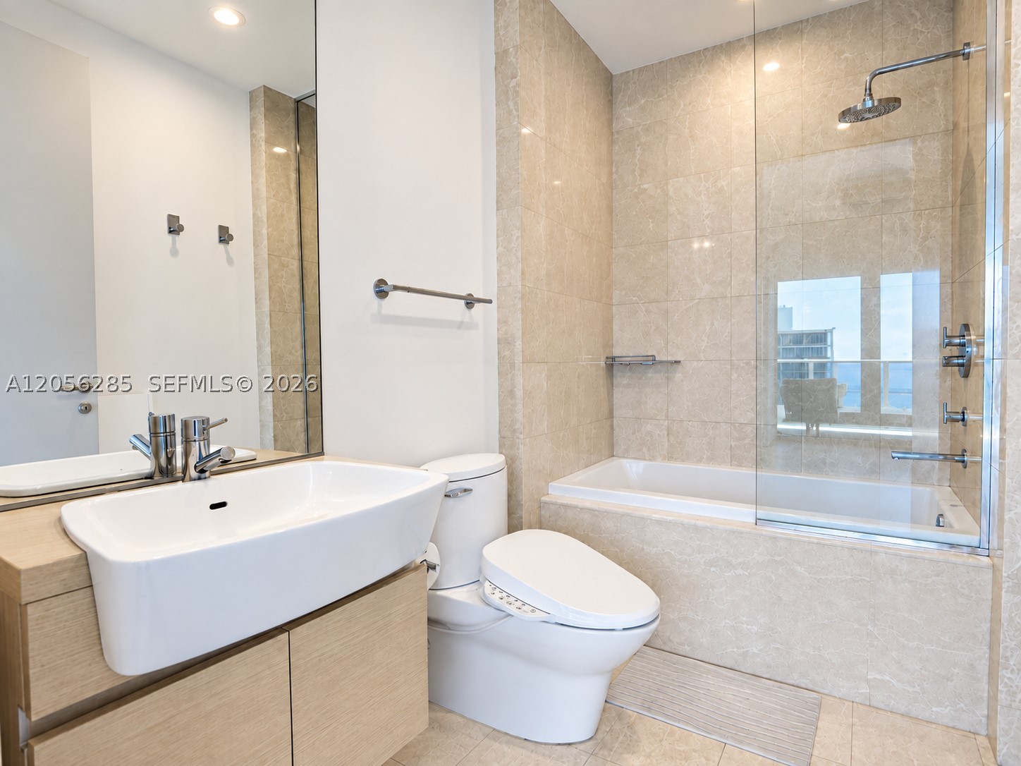 200 Biscayne Boulevard Way #5104, Miami FL 33131