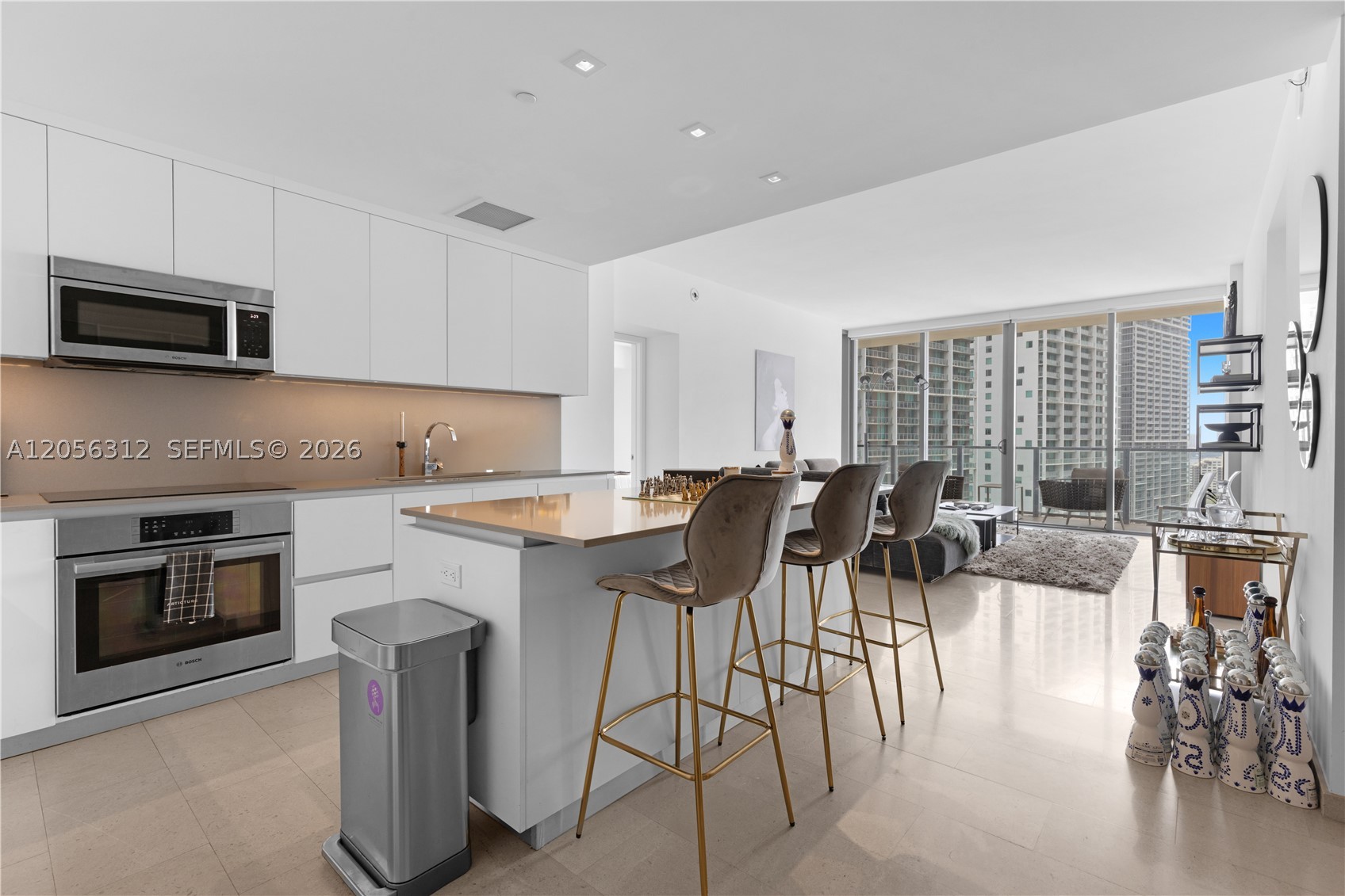 68 SE 6th St #1907, Miami FL 33131