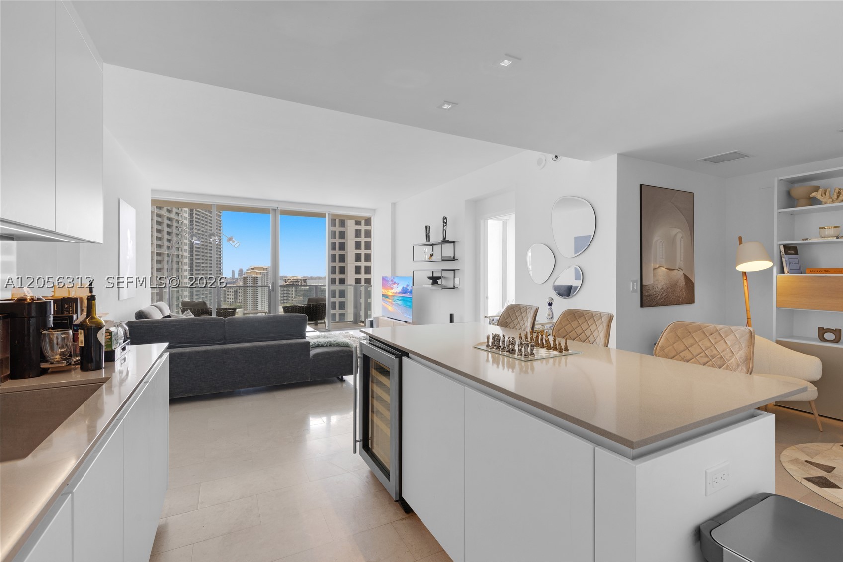 68 SE 6th St #1907, Miami FL 33131