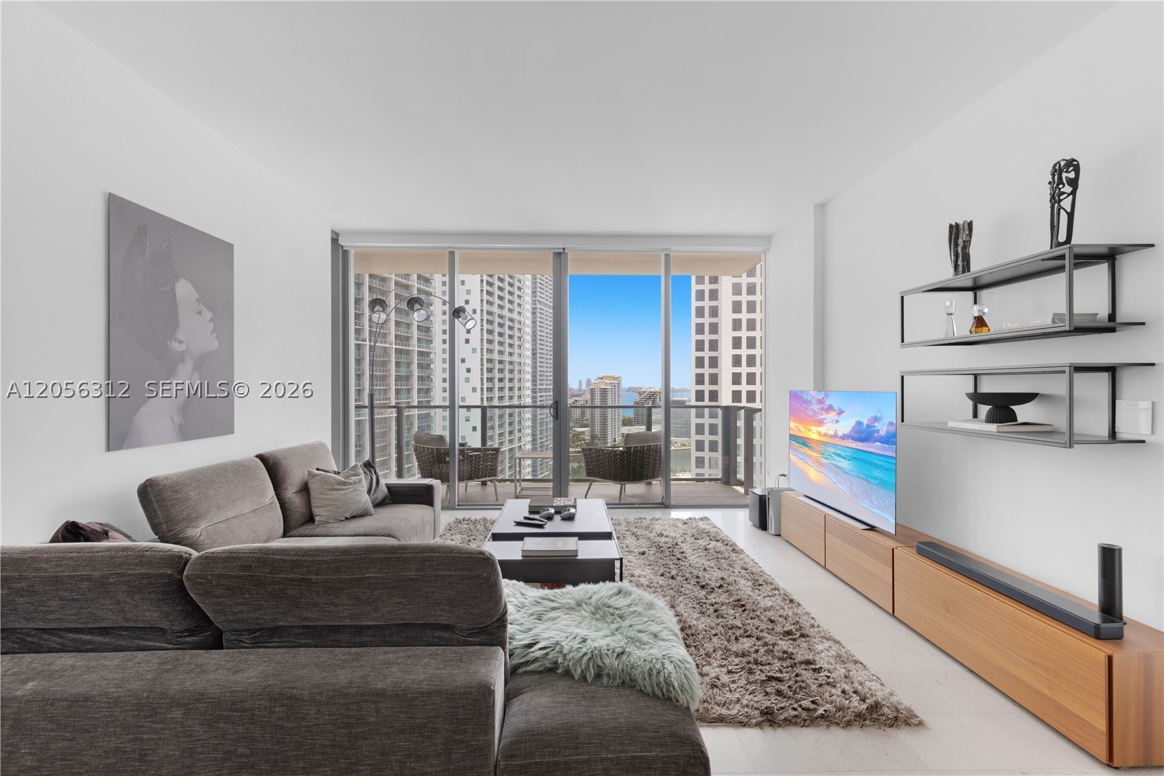 68 SE 6th St #1907, Miami FL 33131