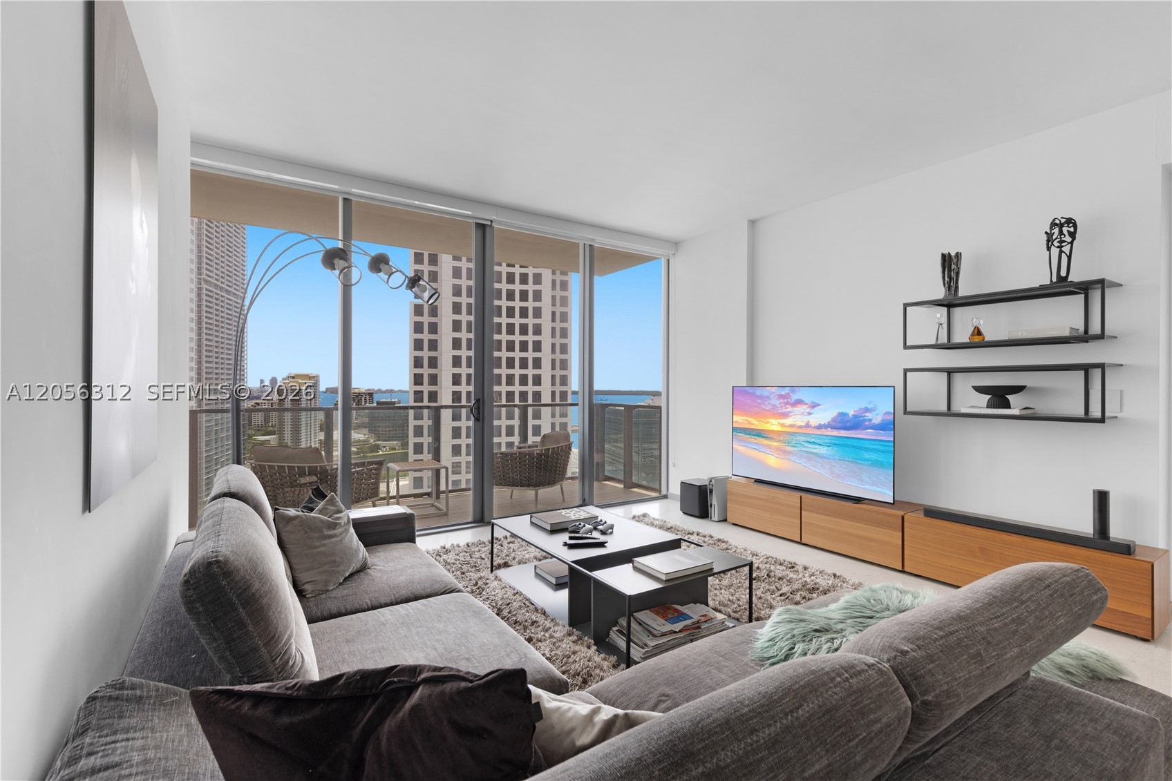 68 SE 6th St #1907, Miami FL 33131