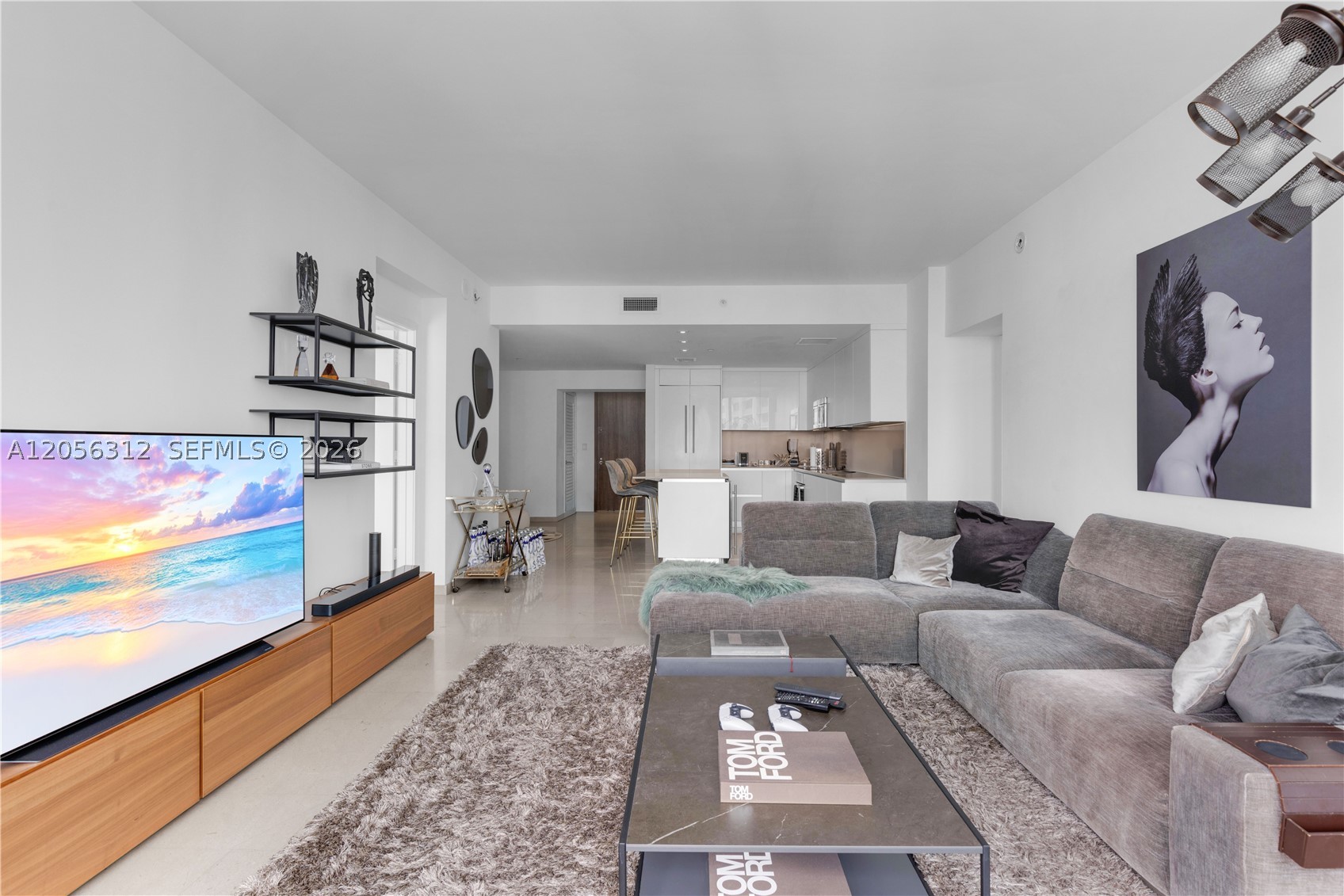 68 SE 6th St #1907, Miami FL 33131