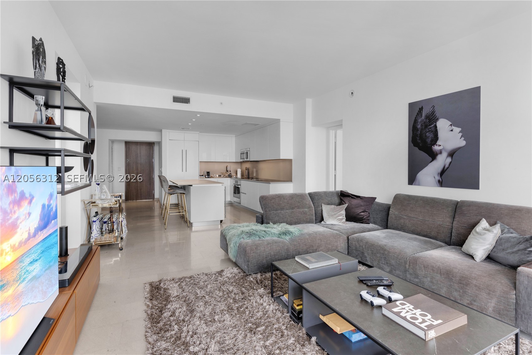 68 SE 6th St #1907, Miami FL 33131