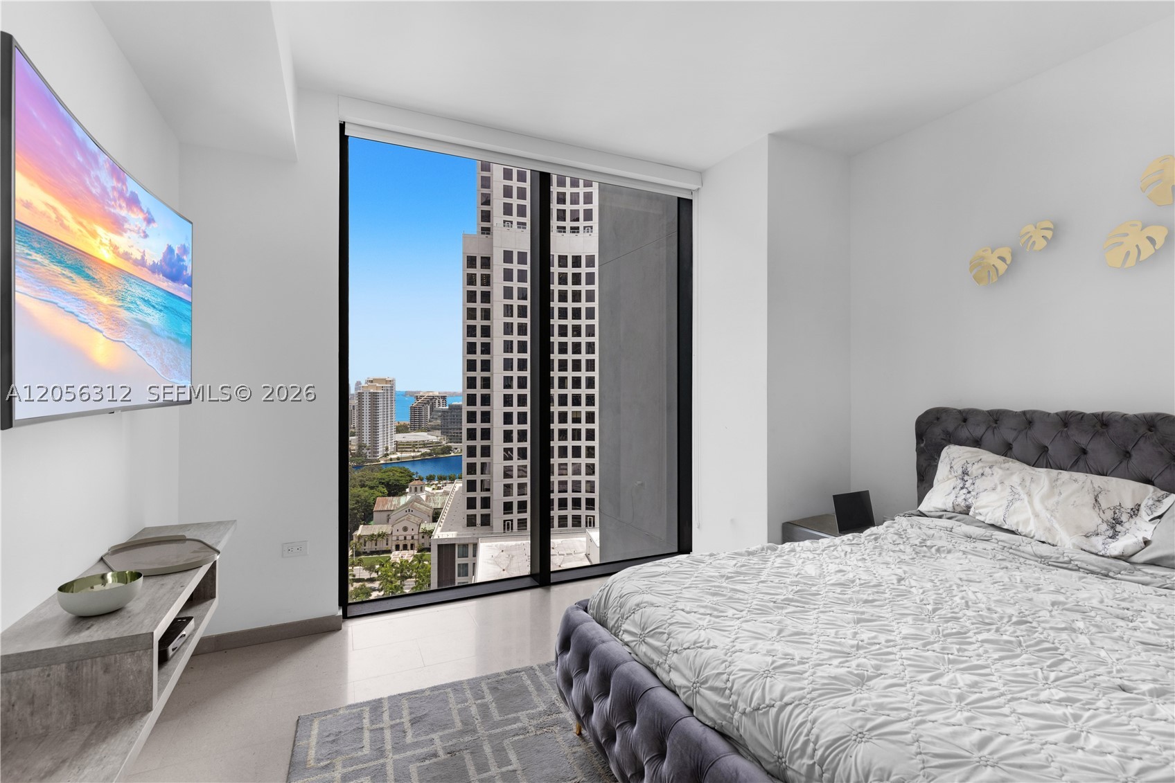 68 SE 6th St #1907, Miami FL 33131