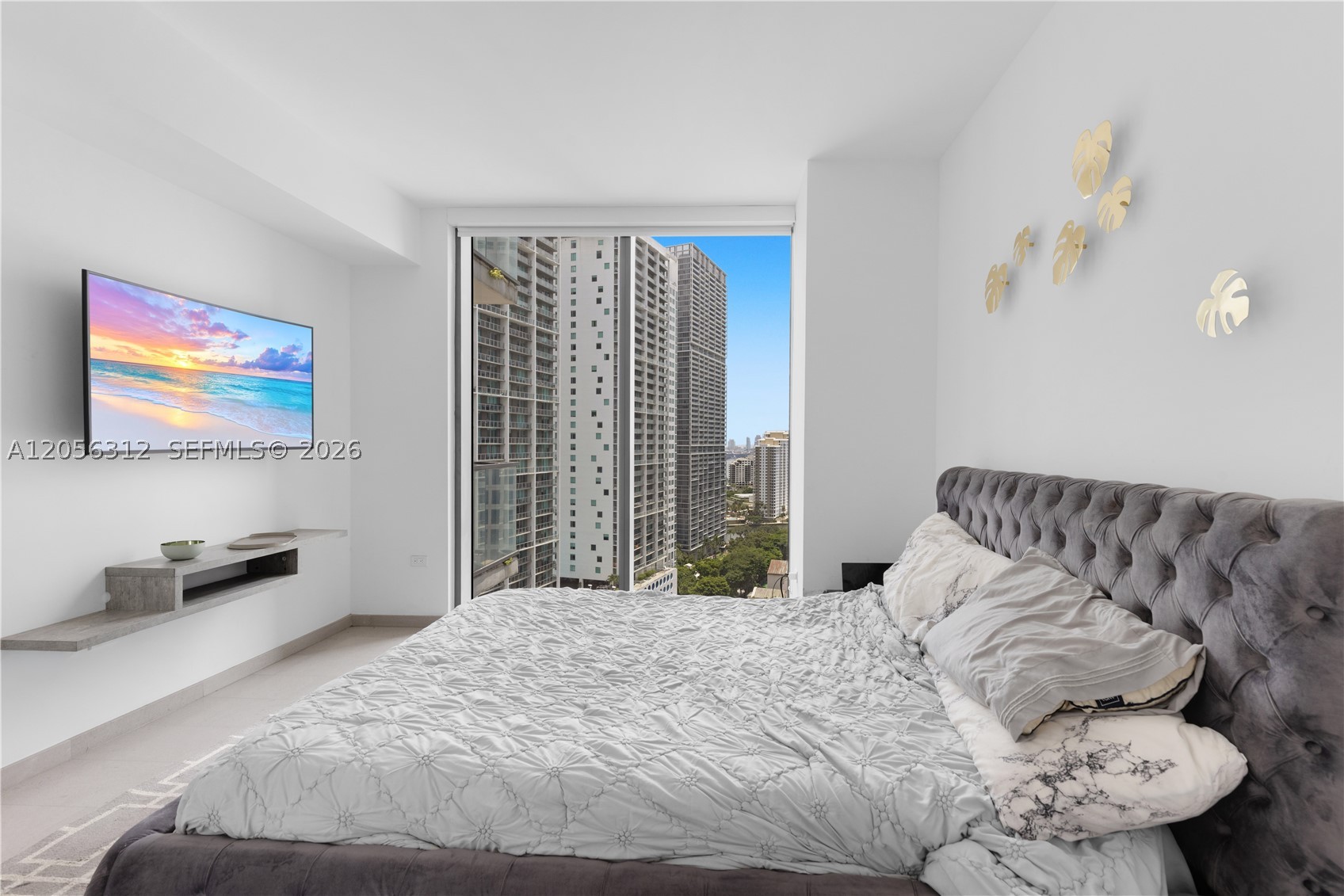 68 SE 6th St #1907, Miami FL 33131