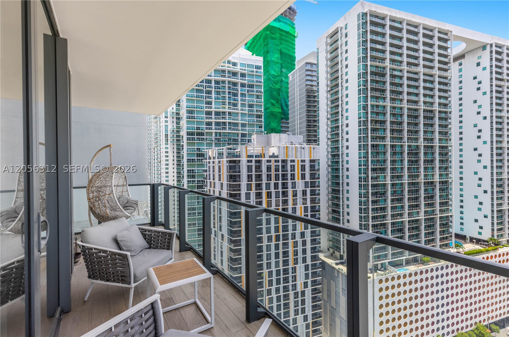68 SE 6th St #1907, Miami FL 33131