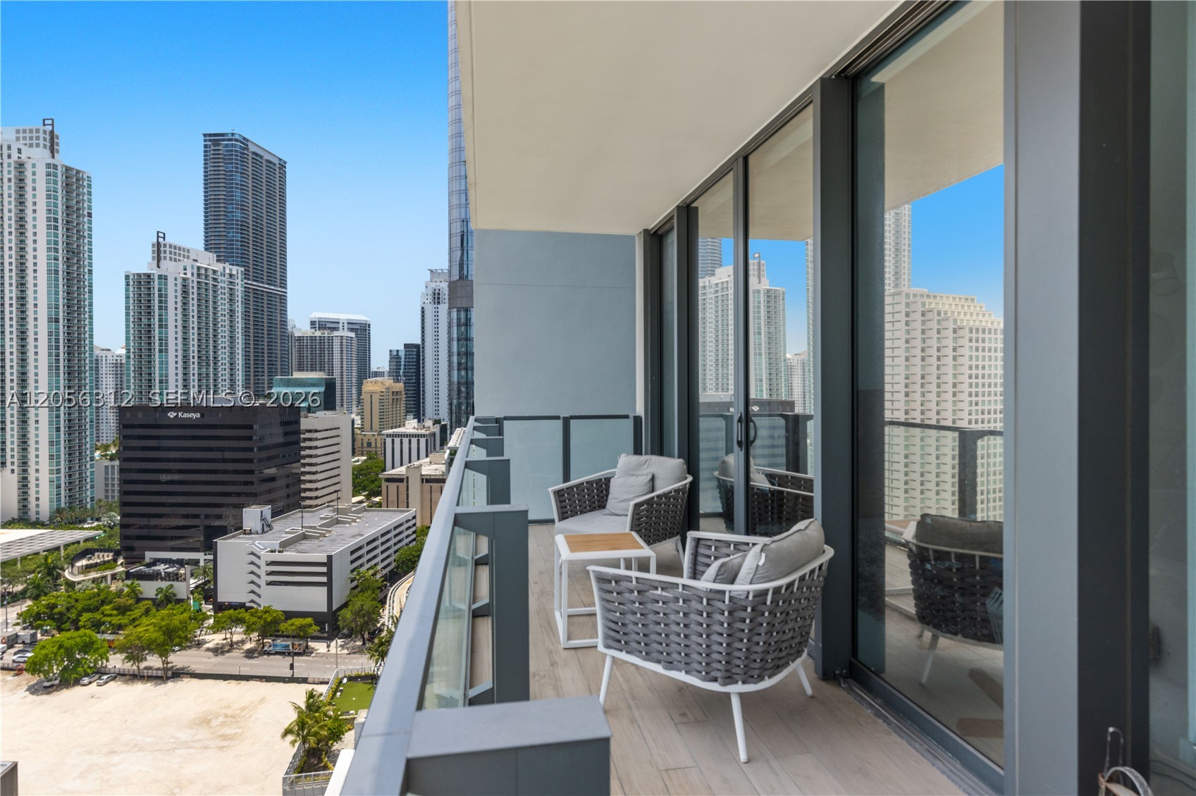 68 SE 6th St #1907, Miami FL 33131