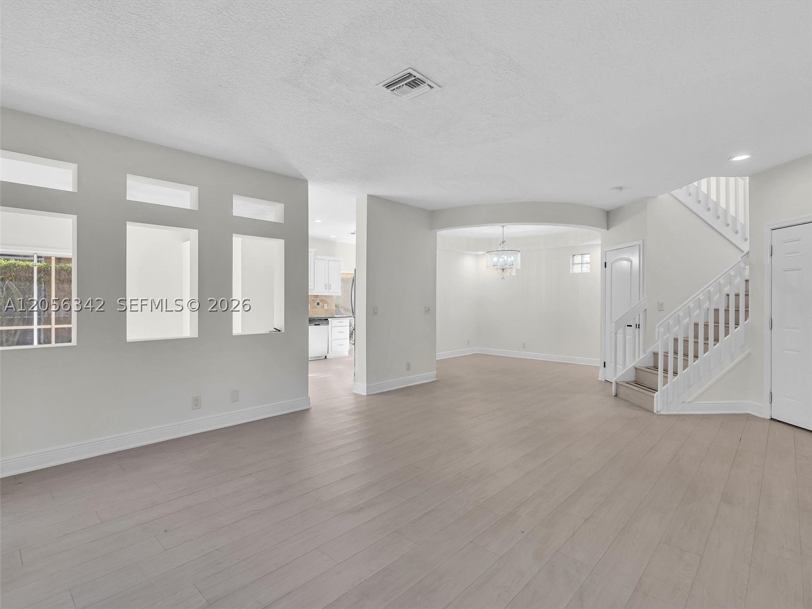 11407 Lakeview Dr, Coral Springs FL 33071