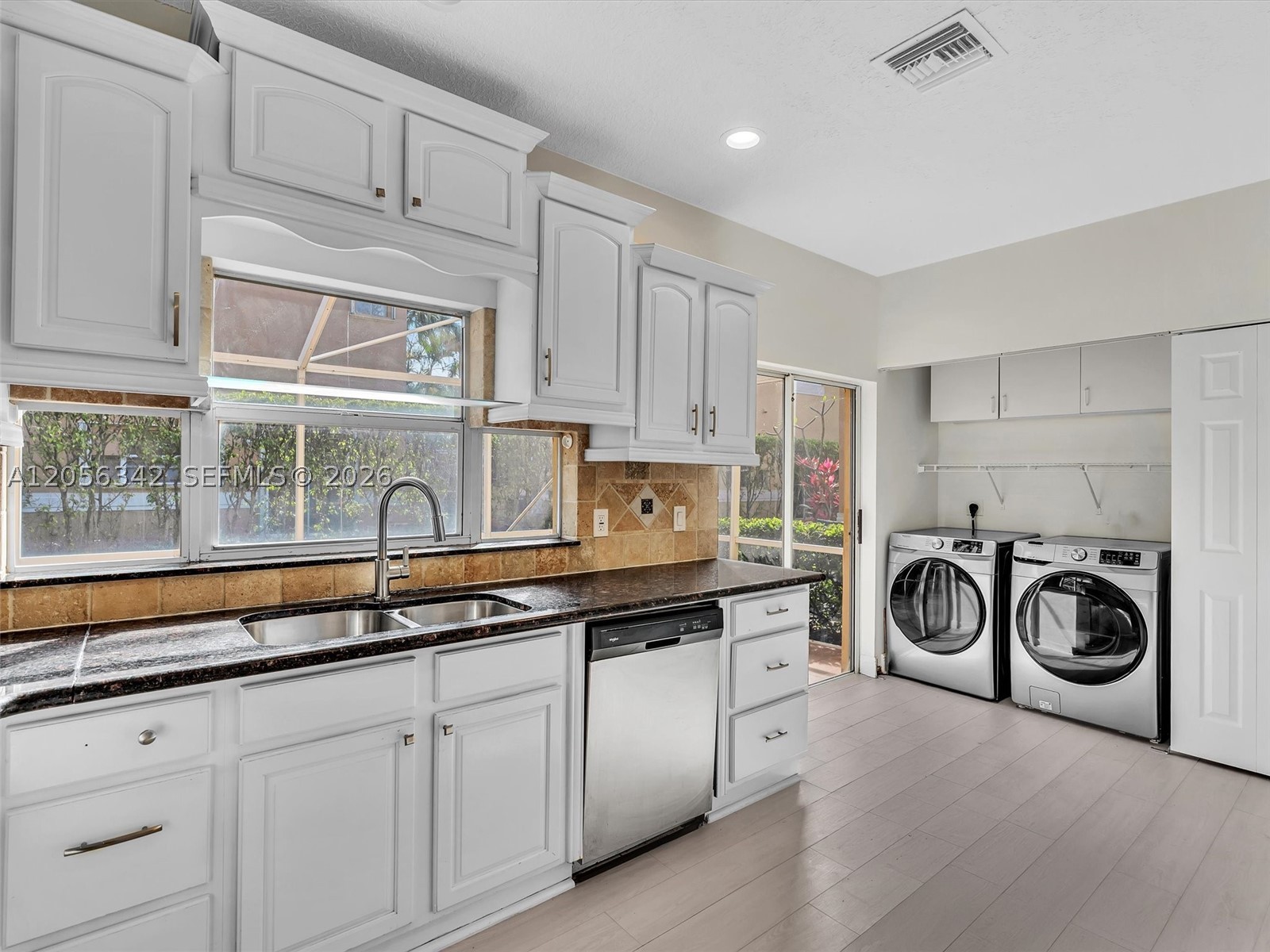 11407 Lakeview Dr, Coral Springs FL 33071