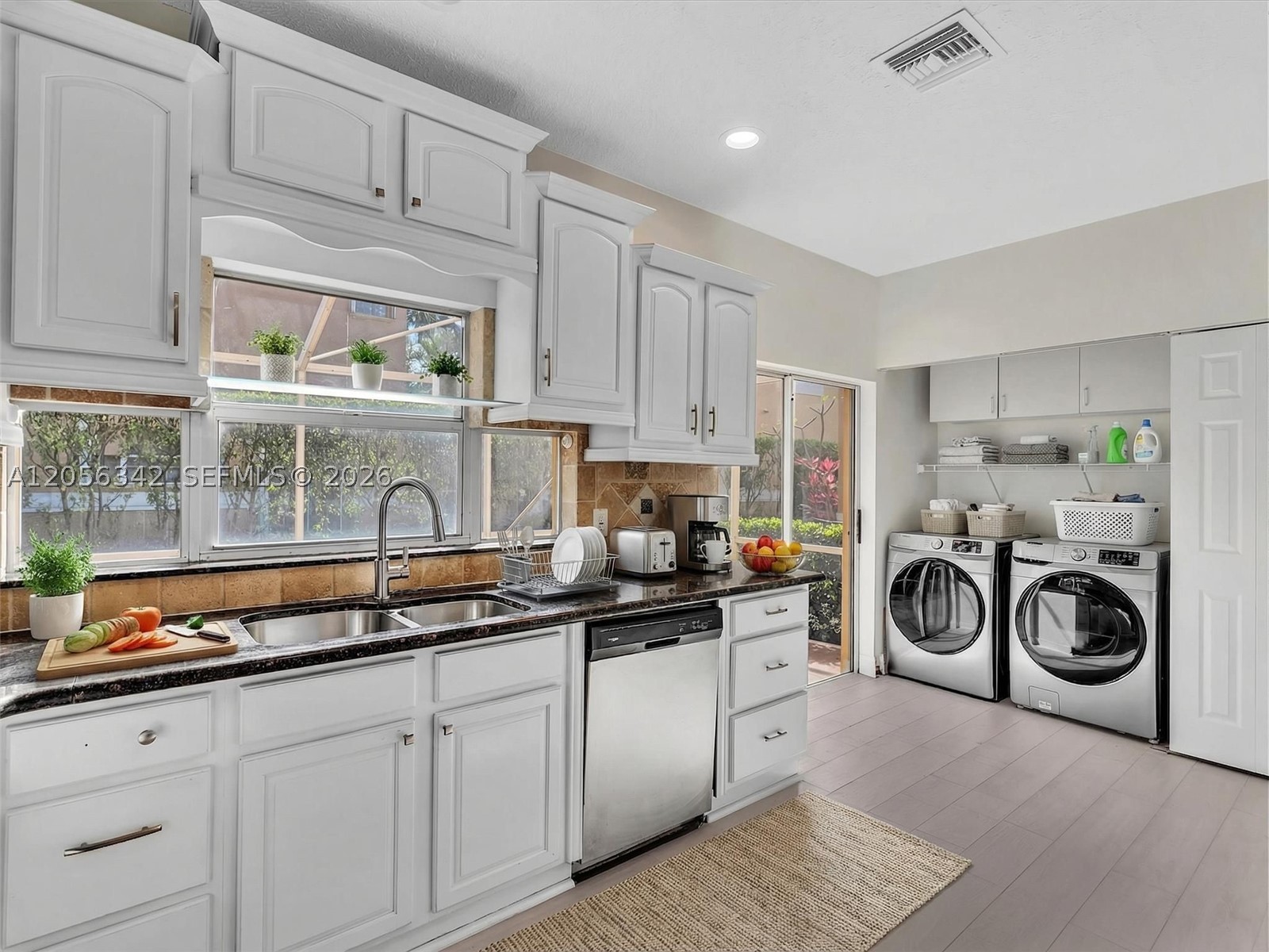 11407 Lakeview Dr, Coral Springs FL 33071