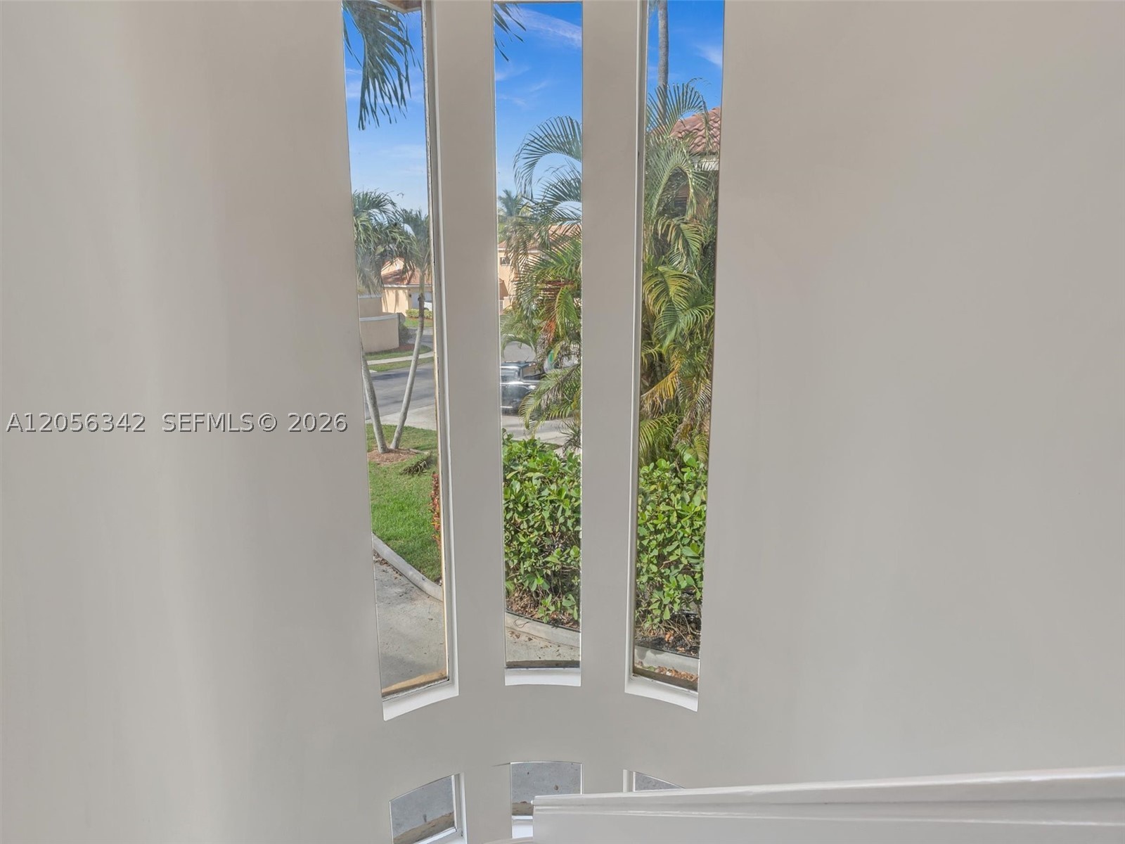11407 Lakeview Dr, Coral Springs FL 33071