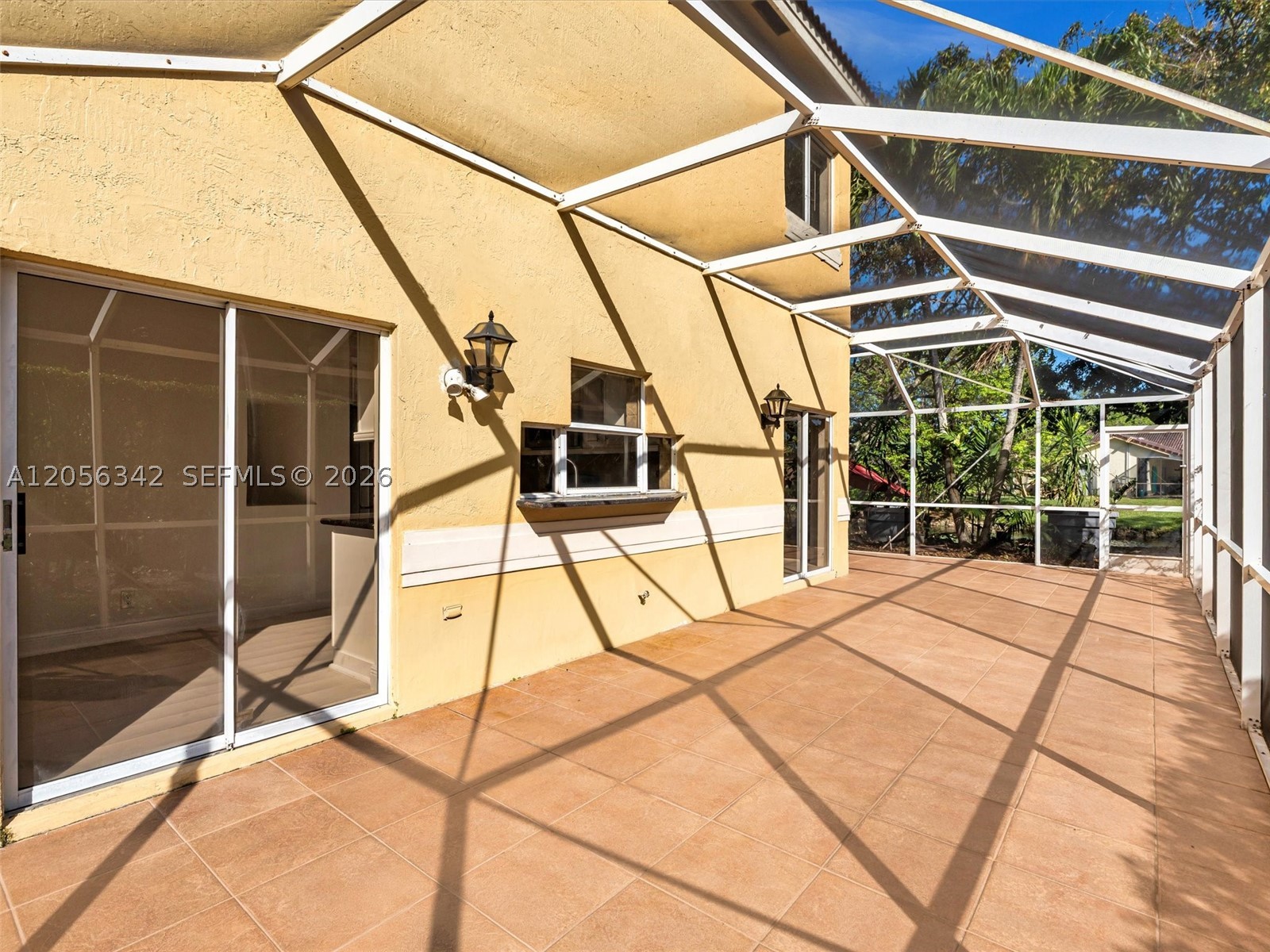 11407 Lakeview Dr, Coral Springs FL 33071