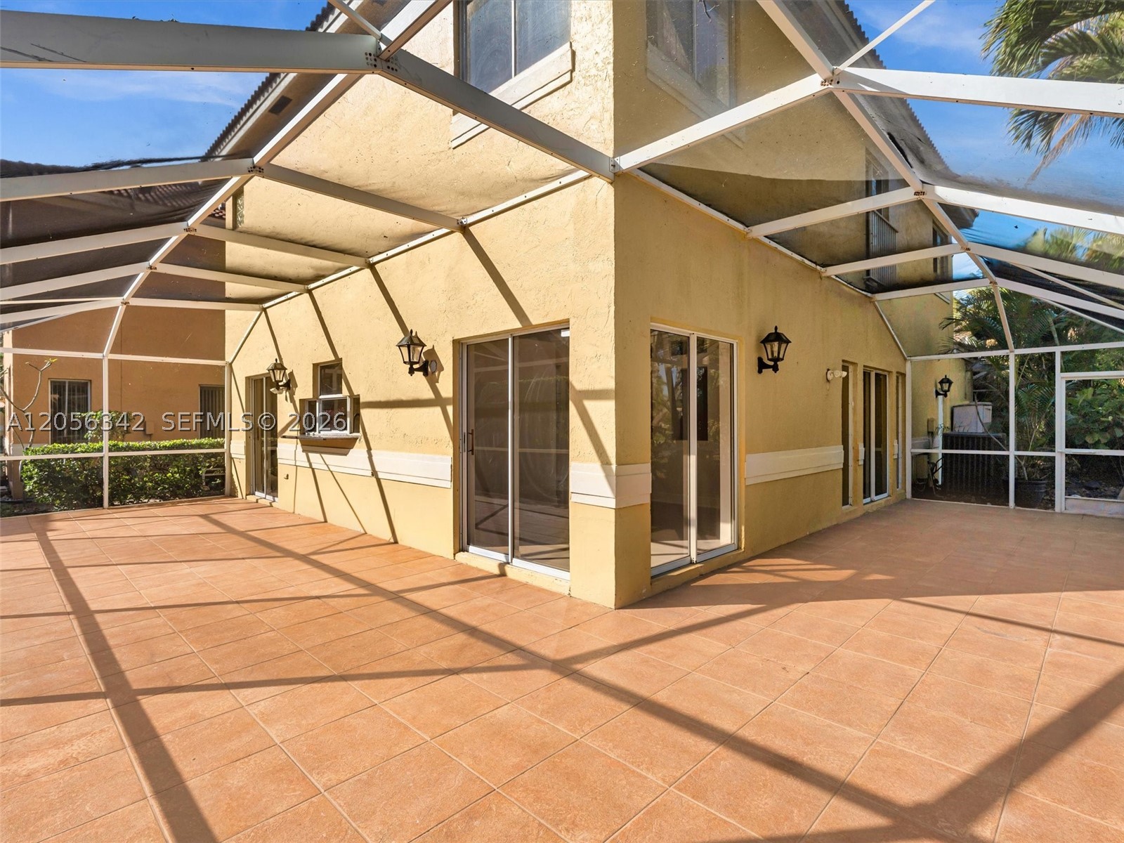 11407 Lakeview Dr, Coral Springs FL 33071