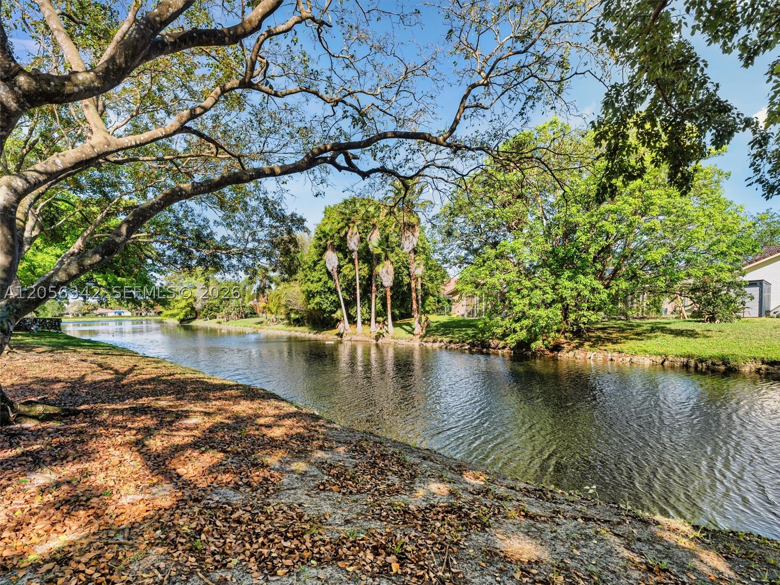 11407 Lakeview Dr, Coral Springs FL 33071