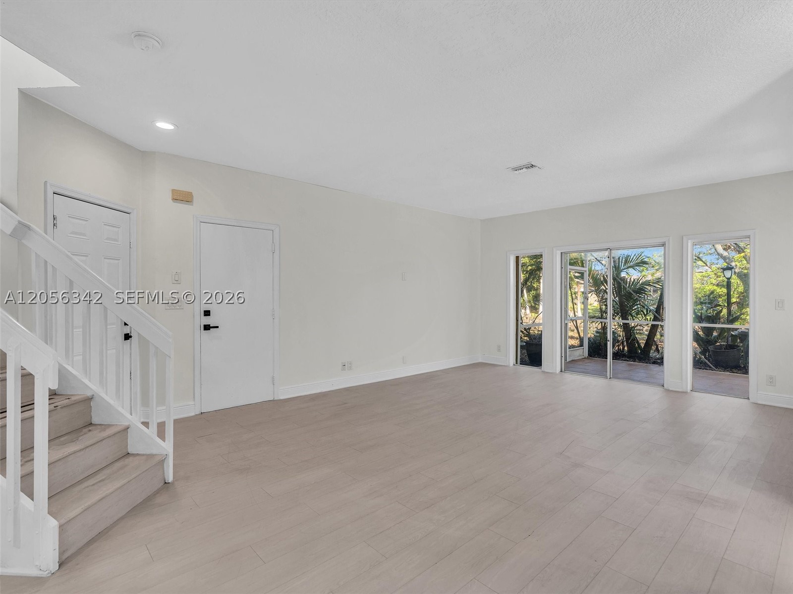 11407 Lakeview Dr, Coral Springs FL 33071