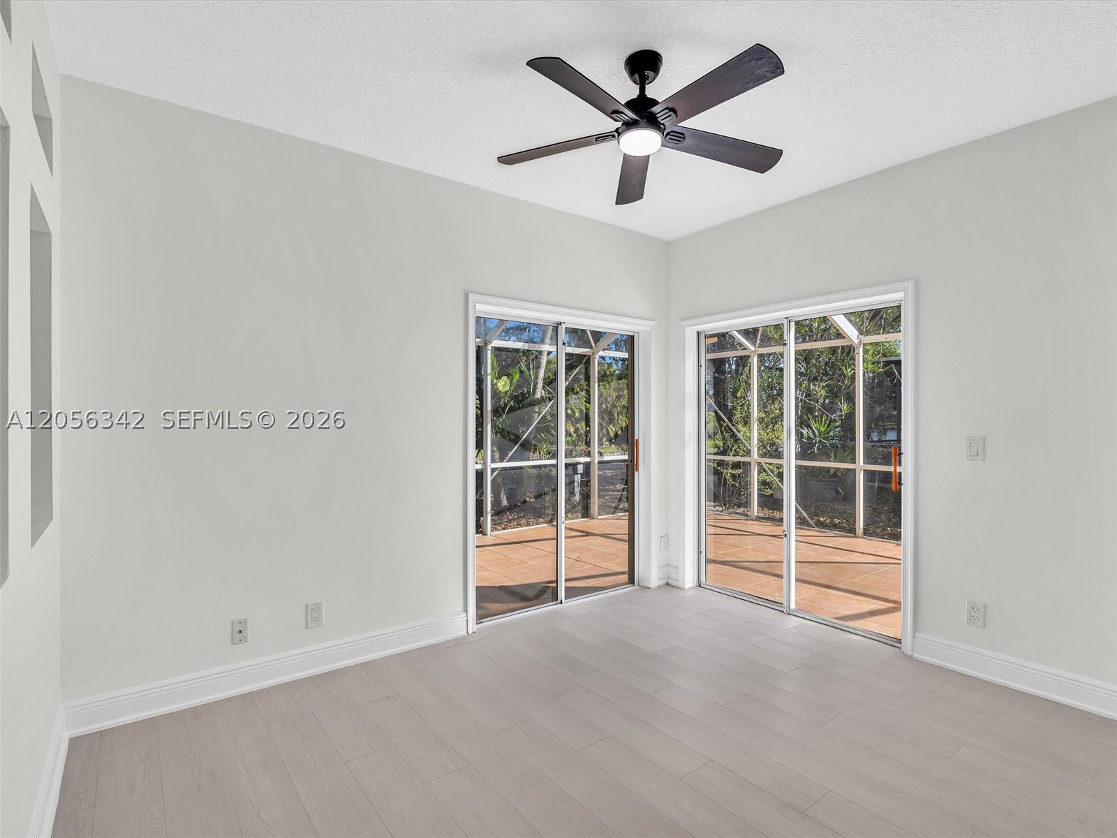 11407 Lakeview Dr, Coral Springs FL 33071