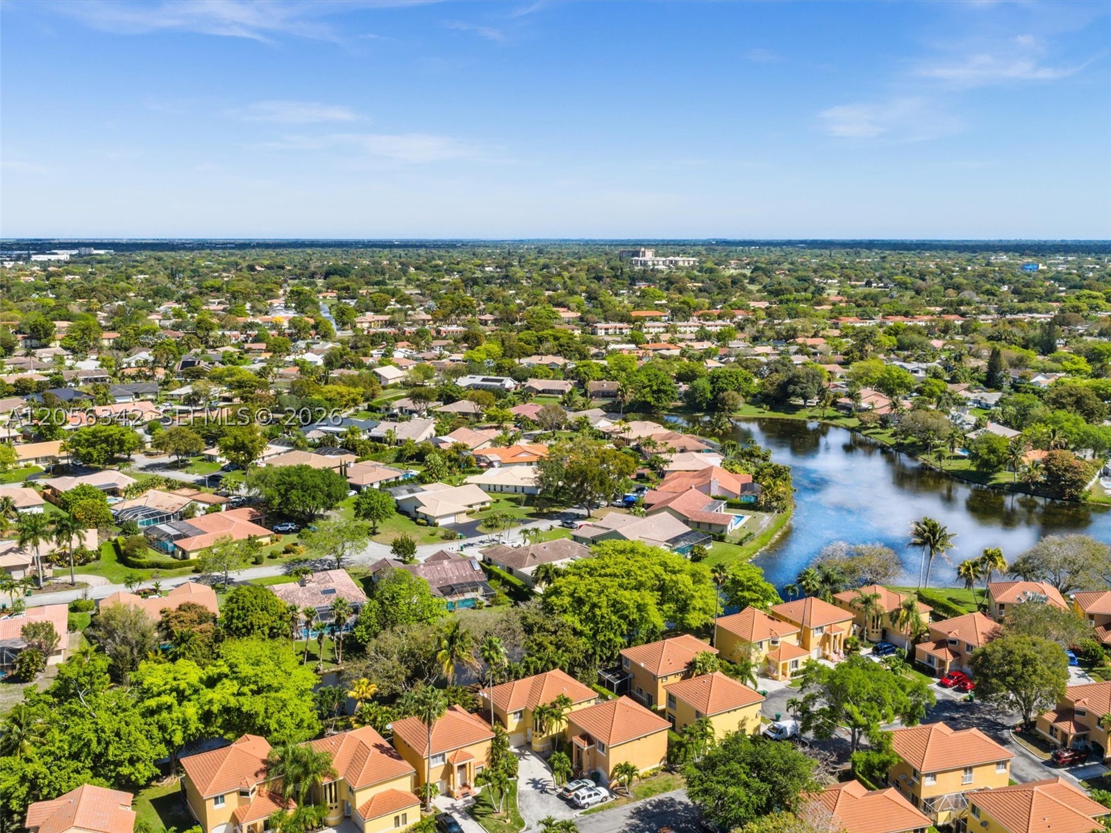 11407 Lakeview Dr, Coral Springs FL 33071