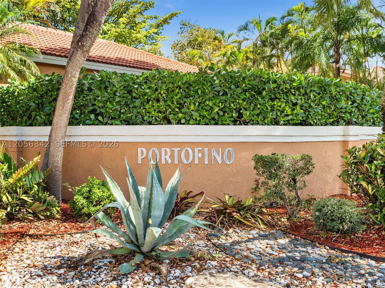 11407 Lakeview Dr, Coral Springs FL 33071