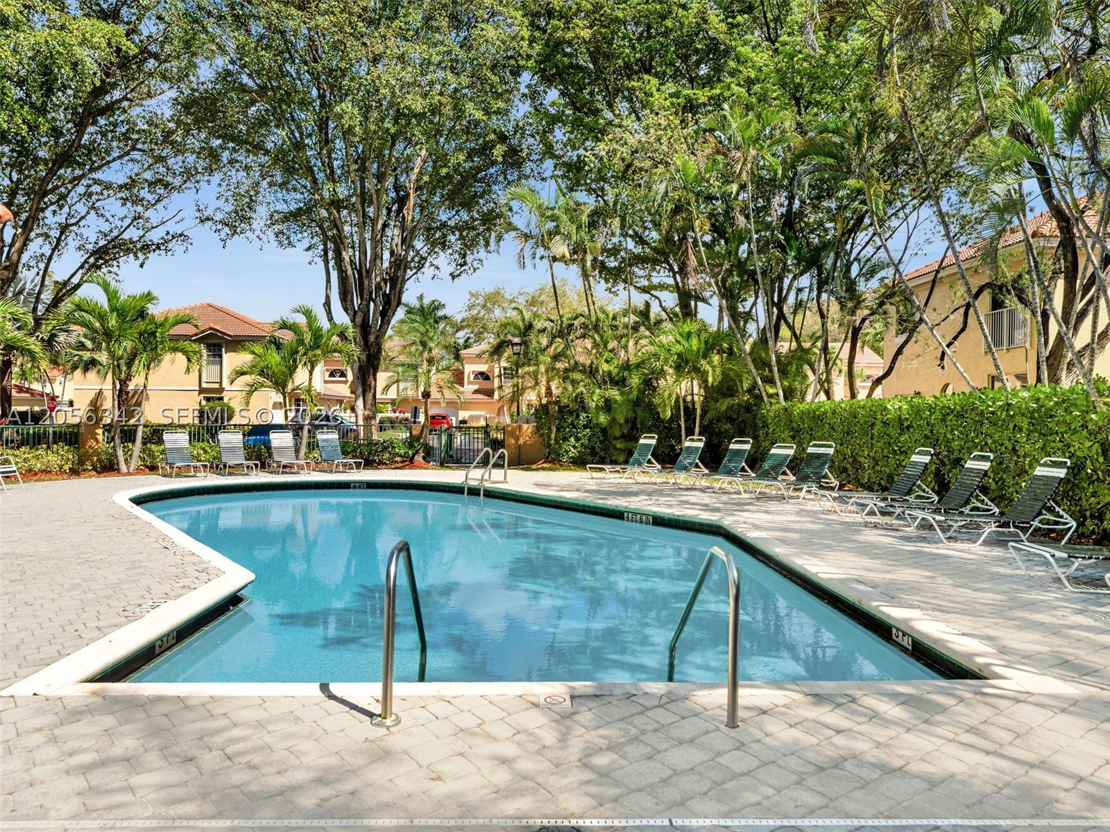 11407 Lakeview Dr, Coral Springs FL 33071