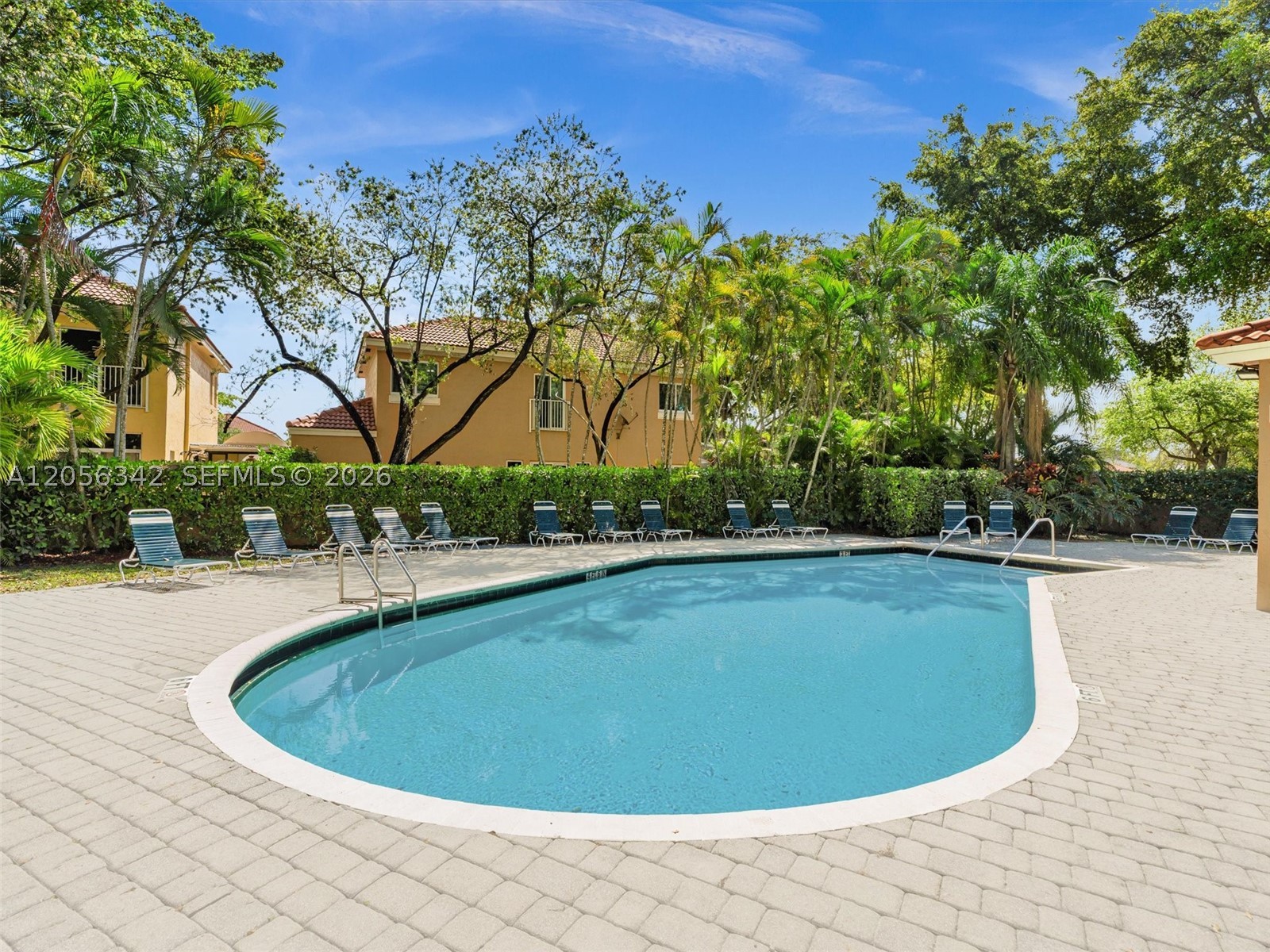 11407 Lakeview Dr, Coral Springs FL 33071