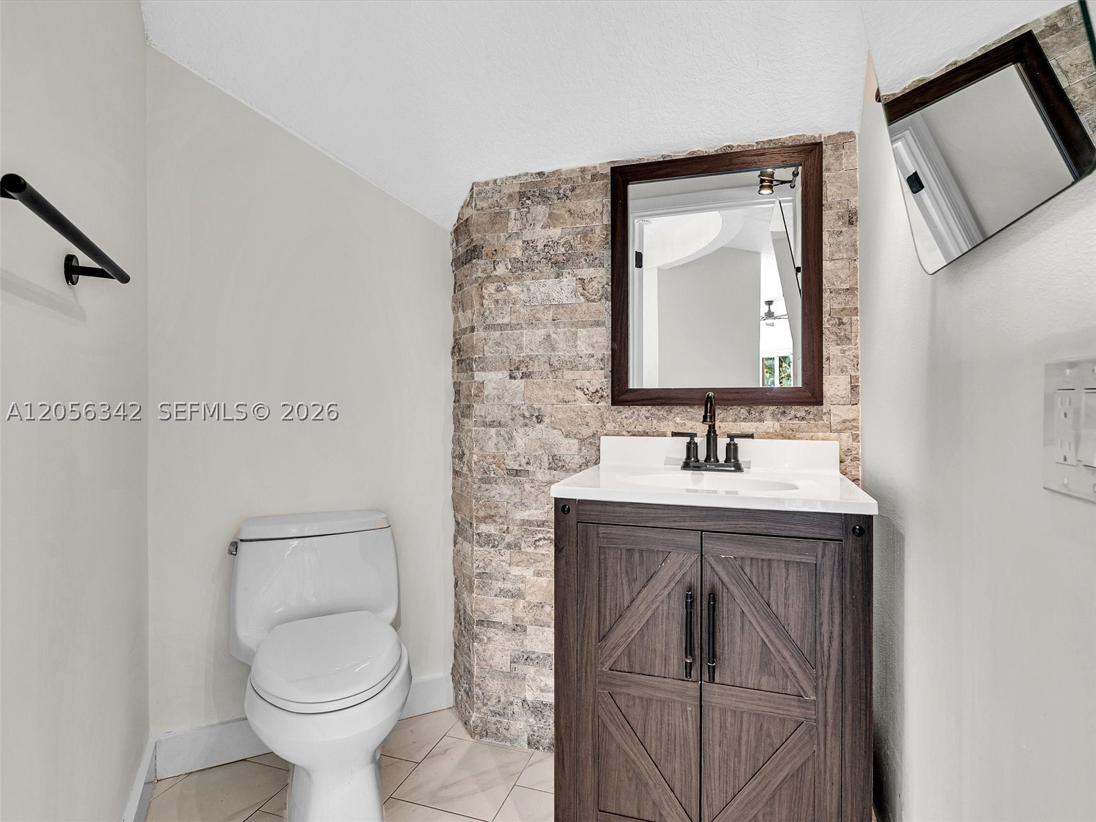 11407 Lakeview Dr, Coral Springs FL 33071