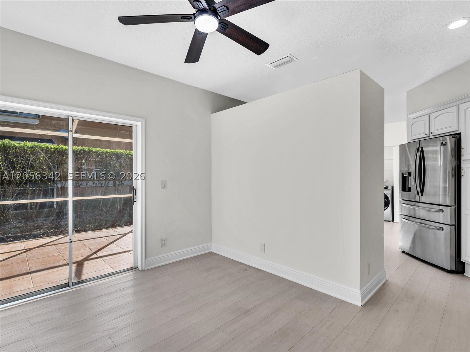 11407 Lakeview Dr, Coral Springs FL 33071