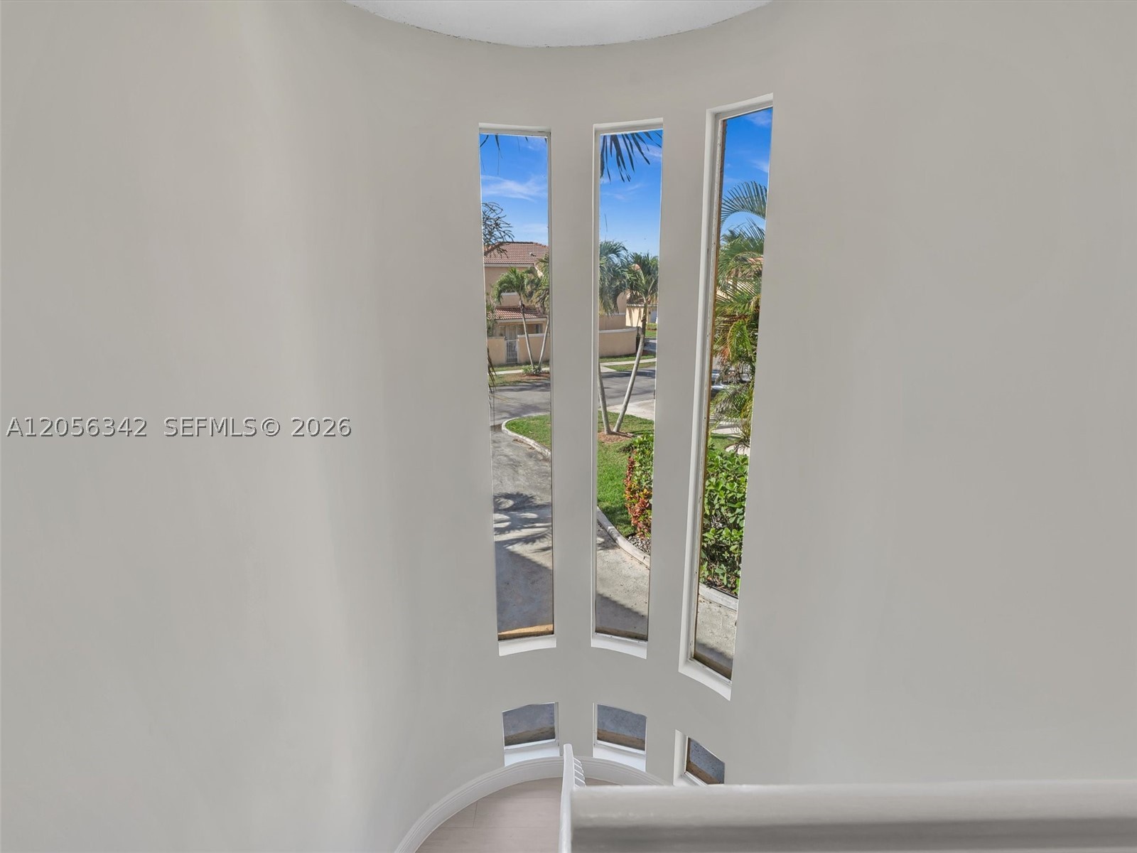 11407 Lakeview Dr, Coral Springs FL 33071