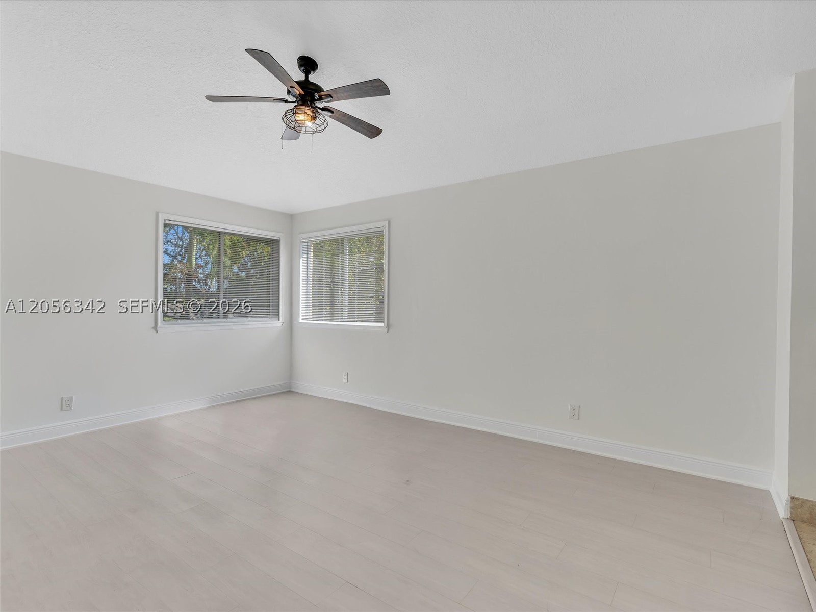11407 Lakeview Dr, Coral Springs FL 33071