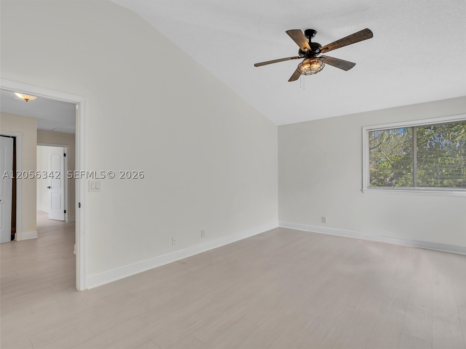 11407 Lakeview Dr, Coral Springs FL 33071