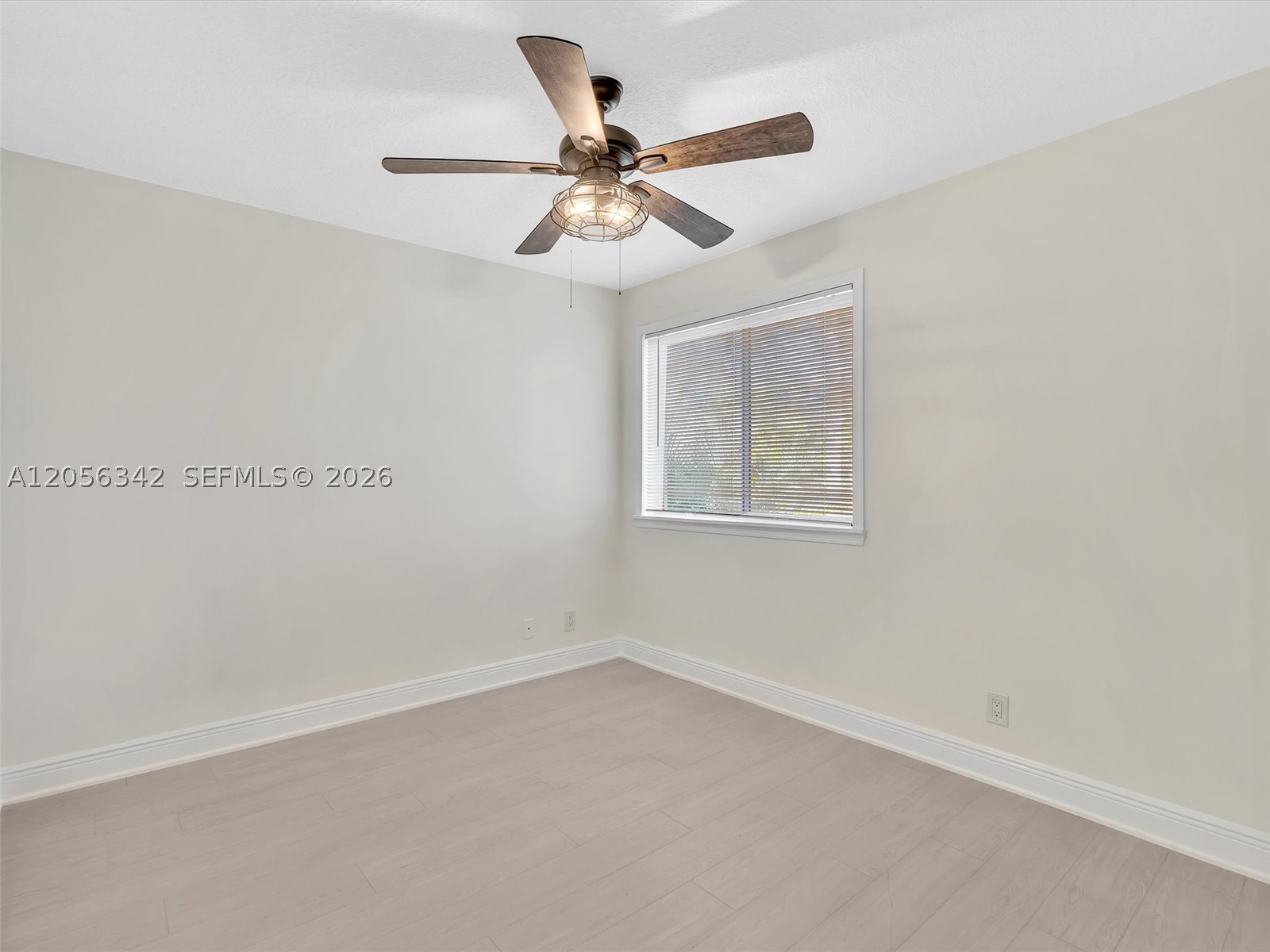 11407 Lakeview Dr, Coral Springs FL 33071