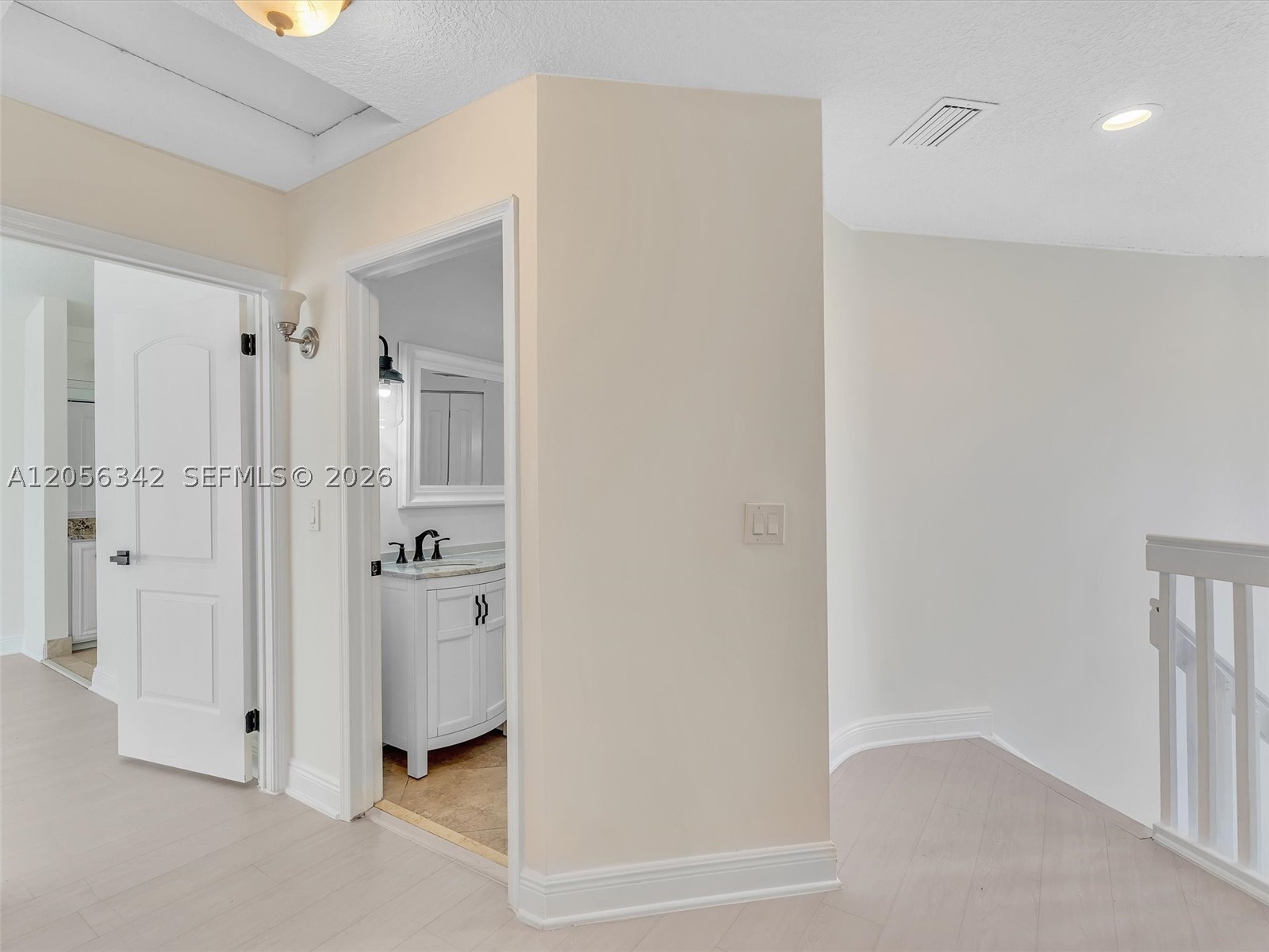 11407 Lakeview Dr, Coral Springs FL 33071