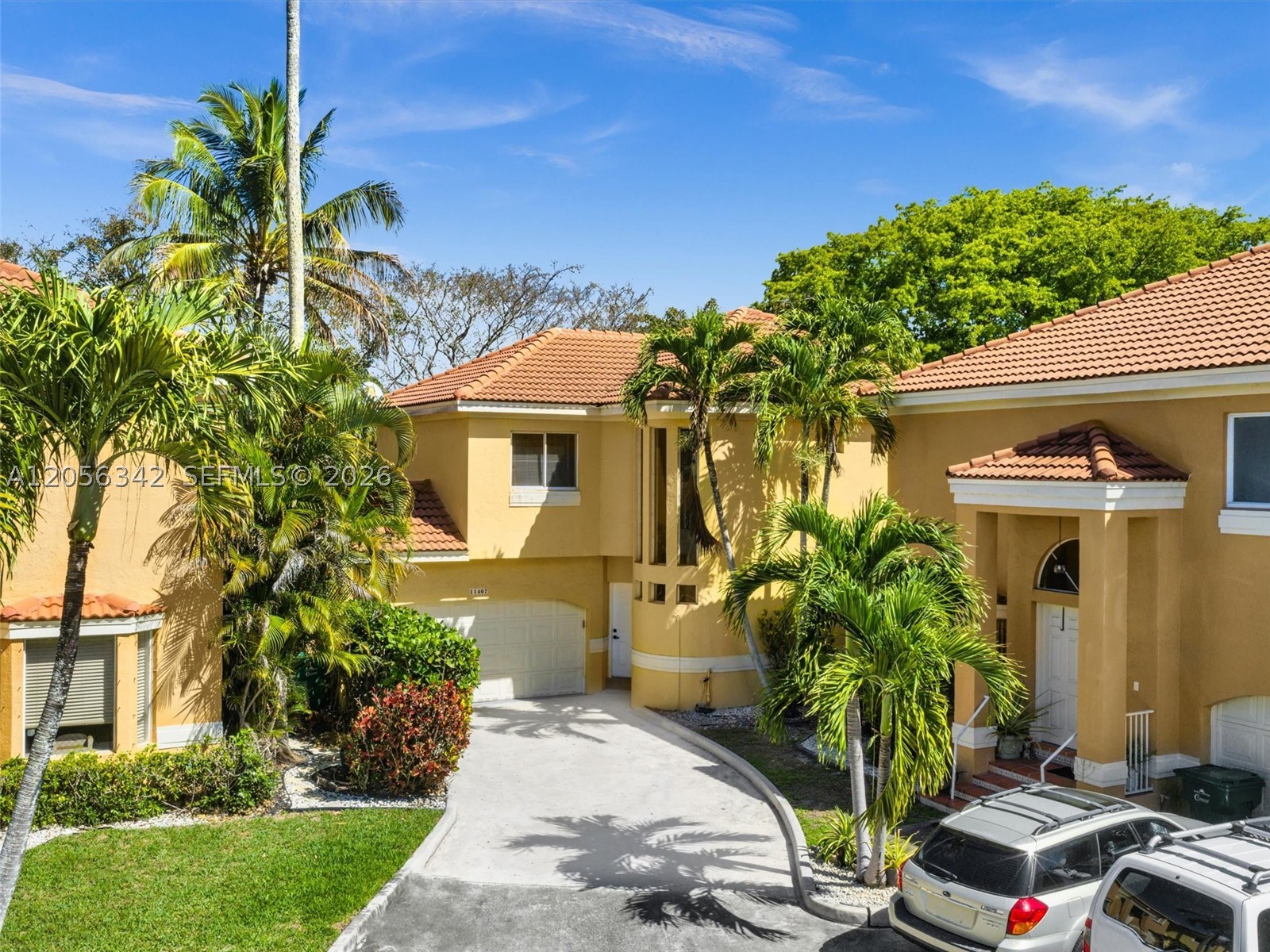 11407 Lakeview Dr, Coral Springs FL 33071