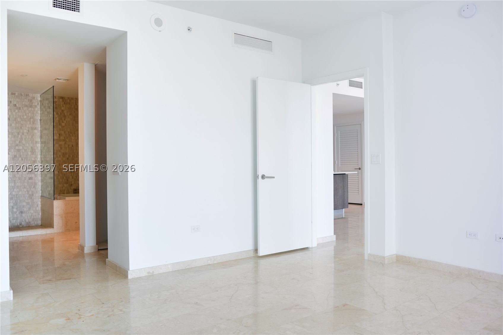 68 SE 6th St #3908, Miami FL 33130