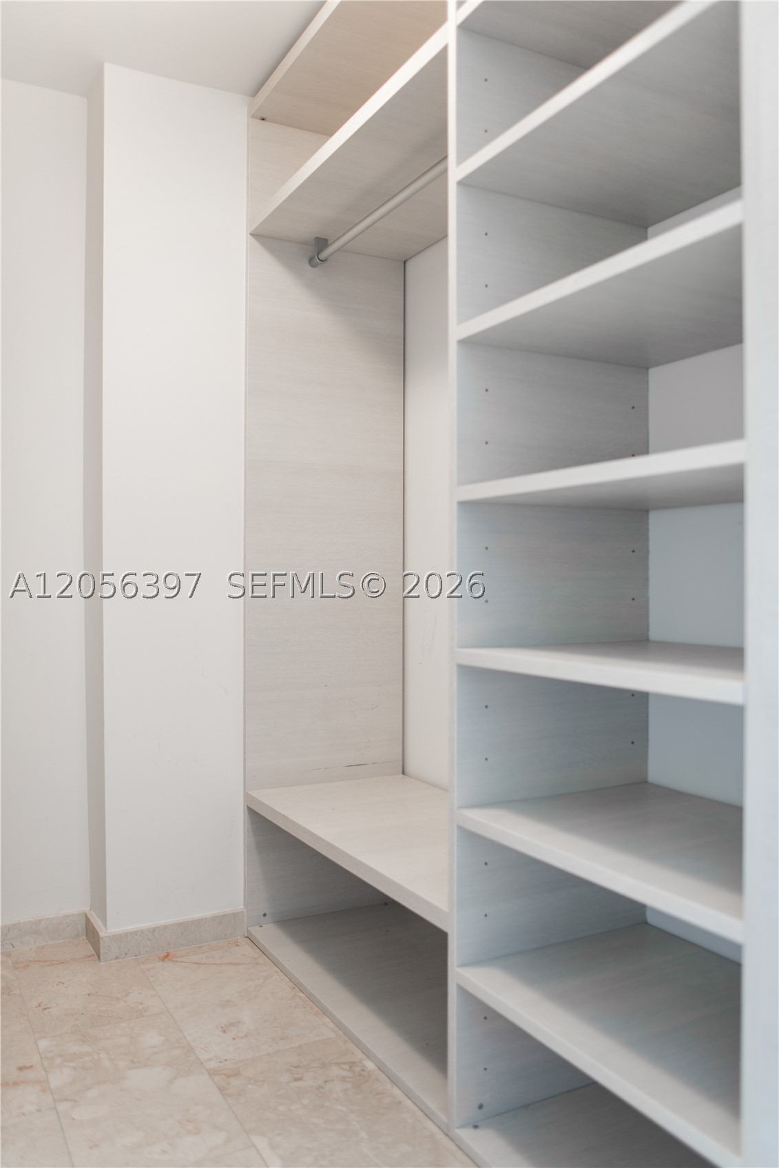 68 SE 6th St #3908, Miami FL 33130