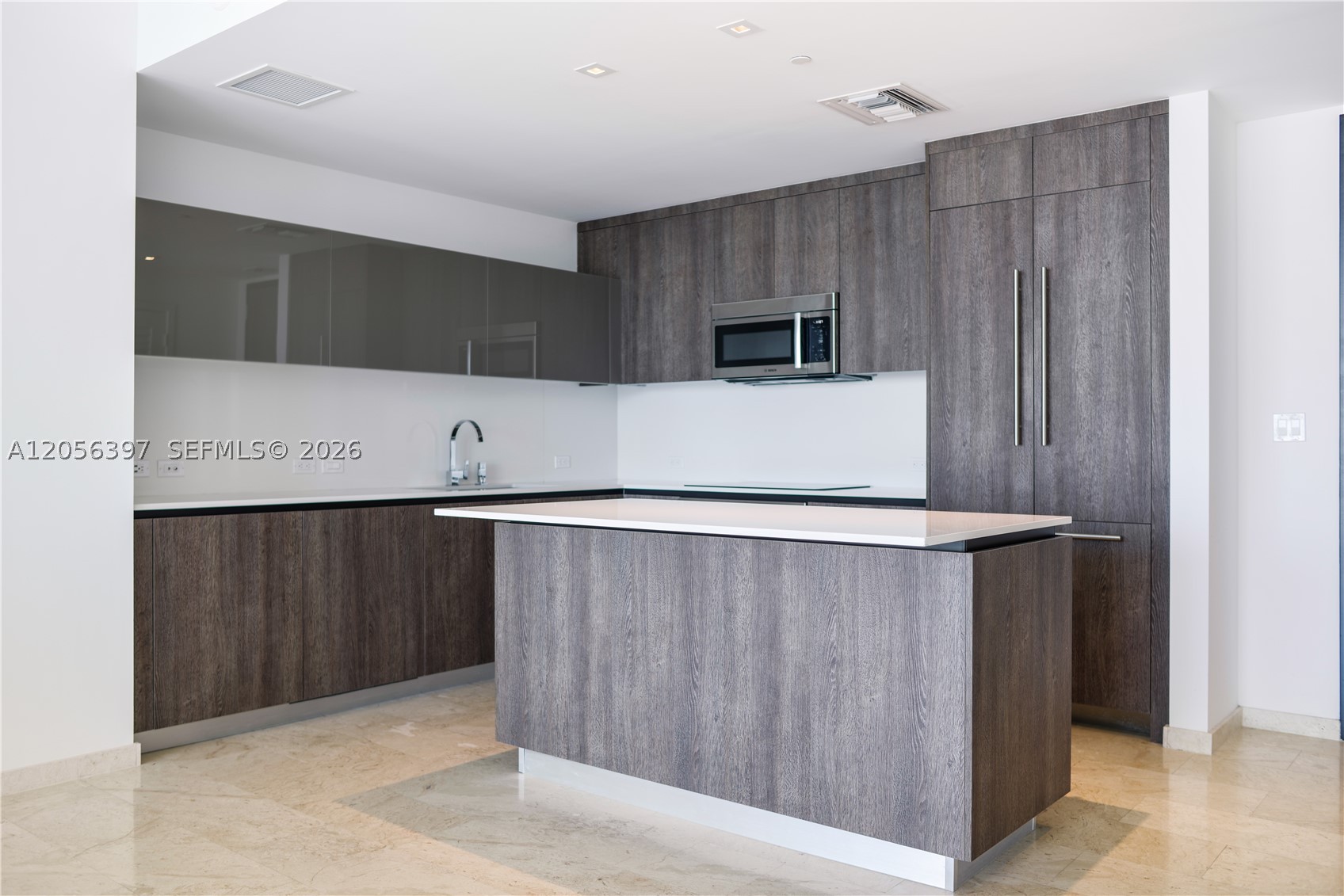 68 SE 6th St #3908, Miami FL 33130