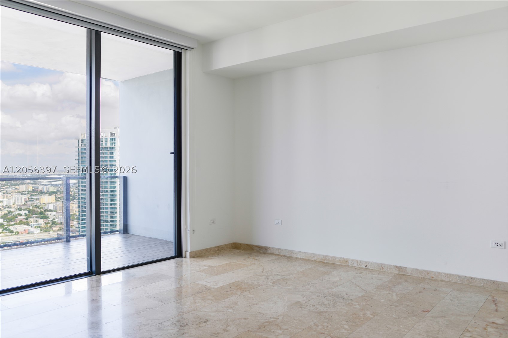 68 SE 6th St #3908, Miami FL 33130