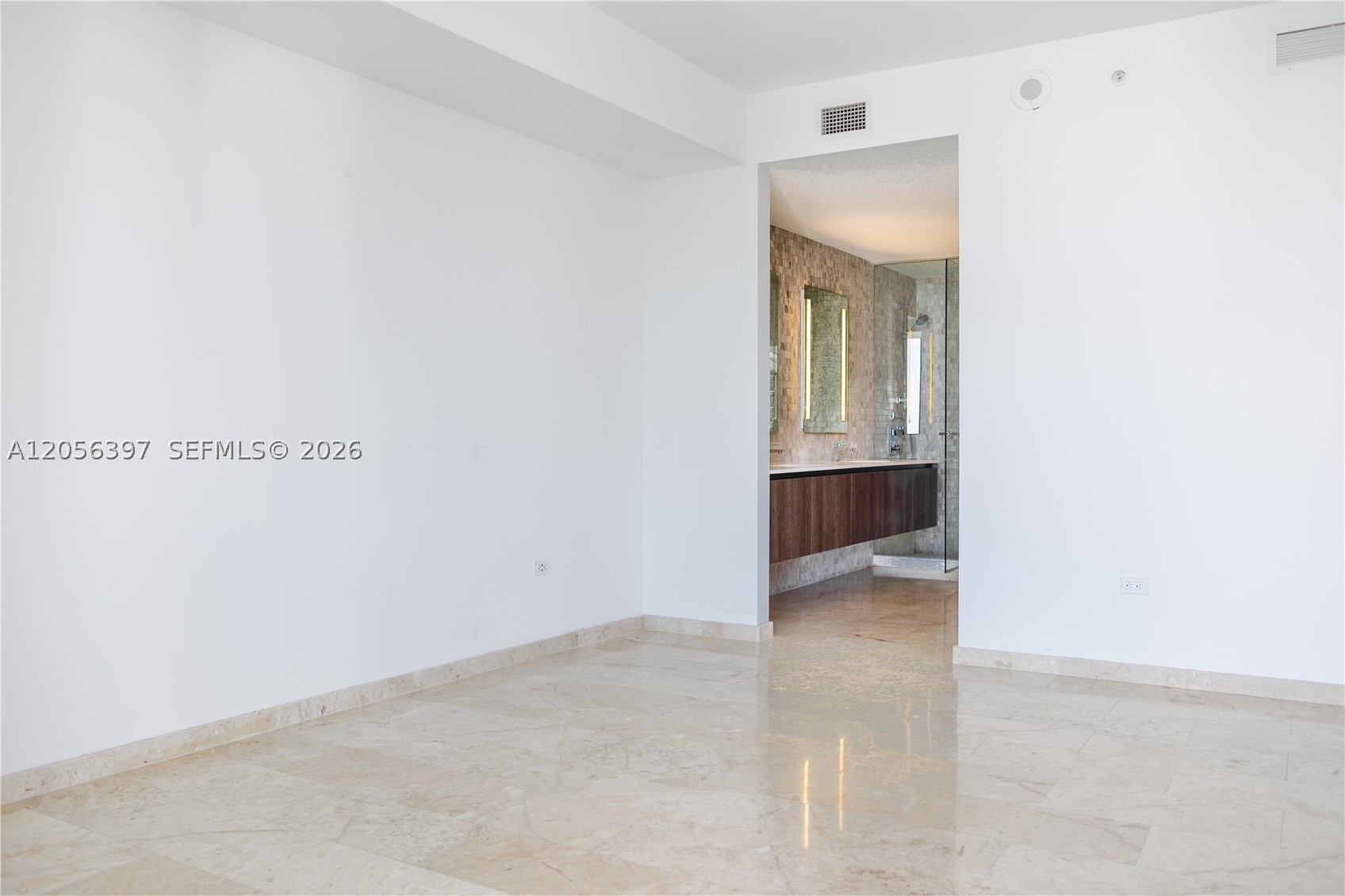 68 SE 6th St #3908, Miami FL 33130