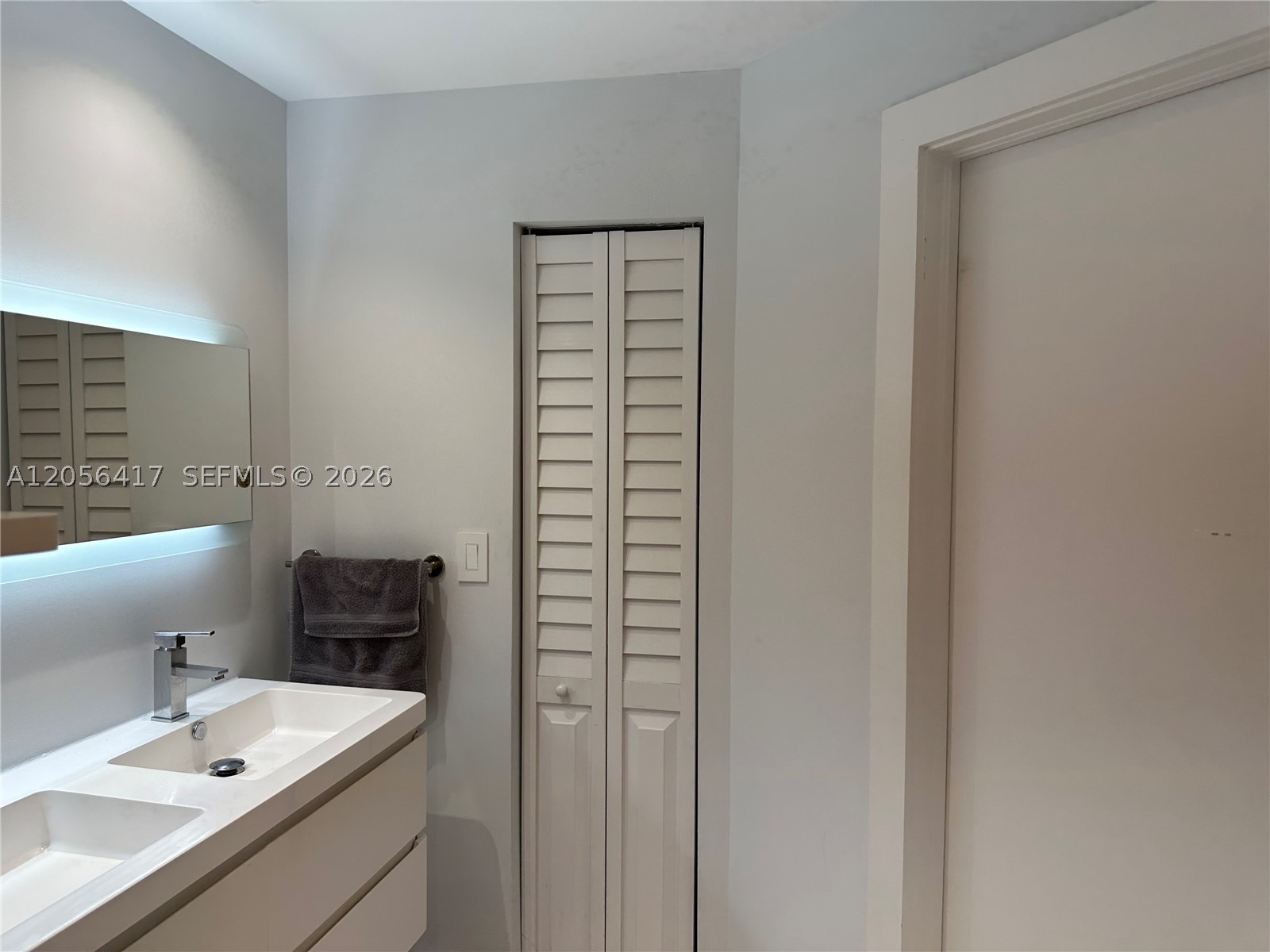 888 Brickell Key Dr #700, Miami FL 33131