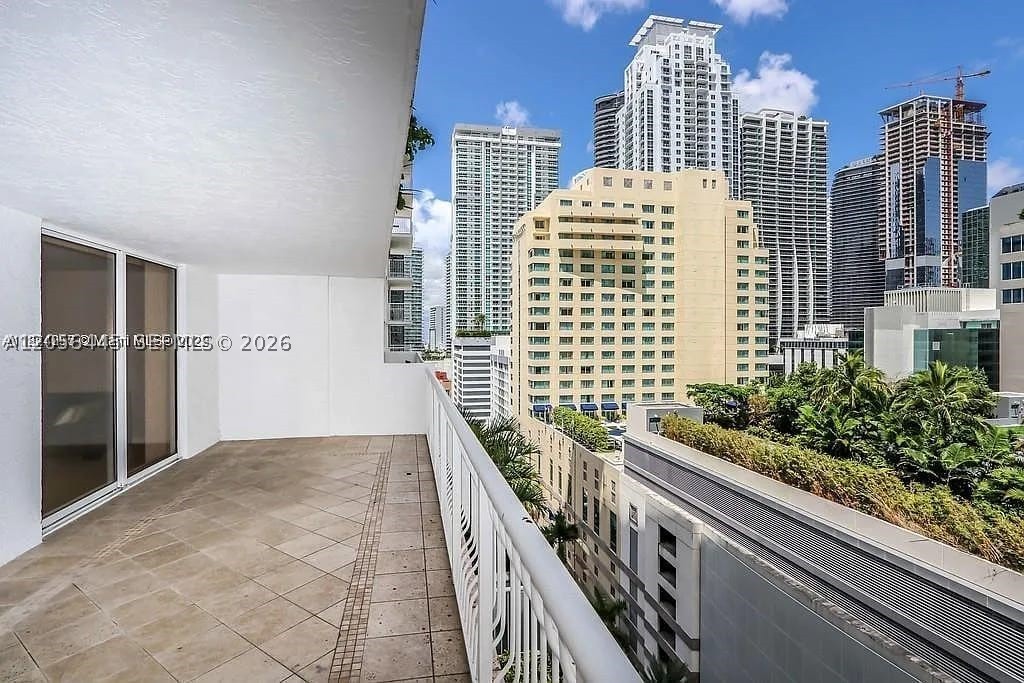 1200 Brickell Bay Dr #1518, Miami FL 33131