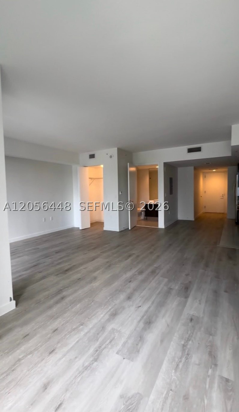 31 SE 6th St #1503, Miami FL 33131