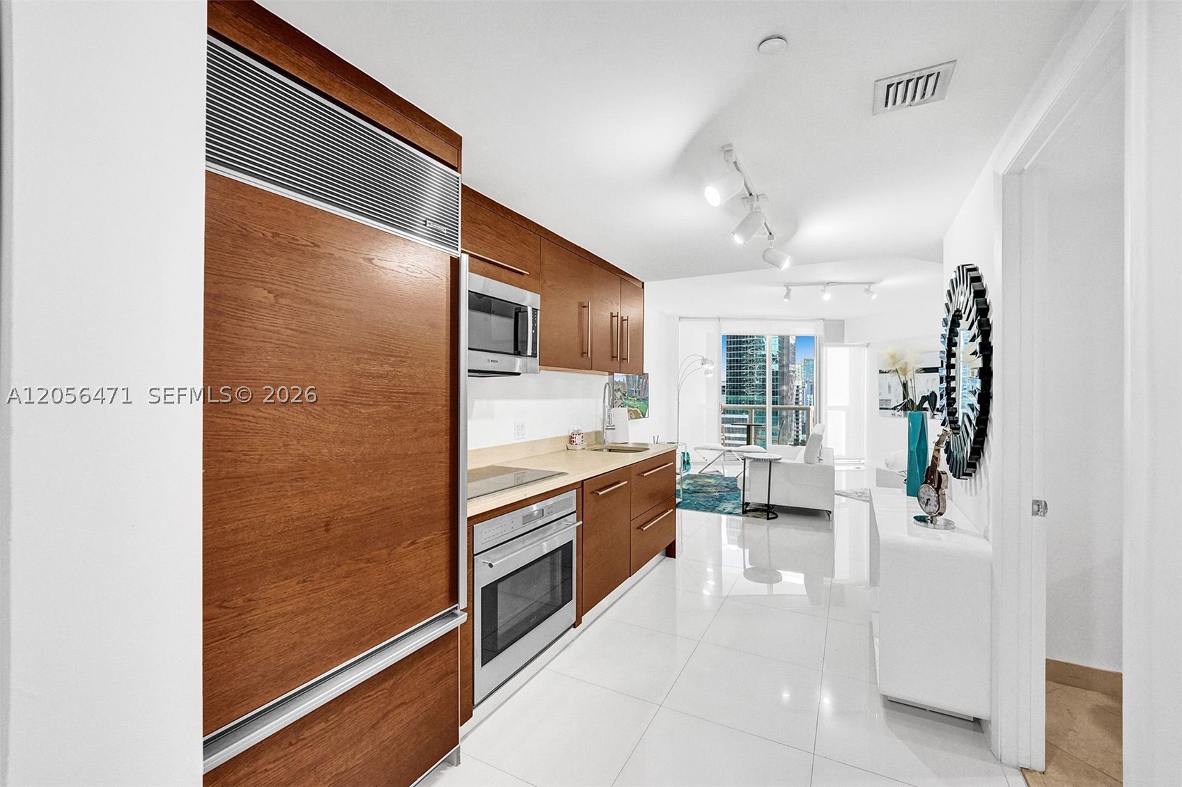 475 Brickell Ave #2708, Miami FL 33131