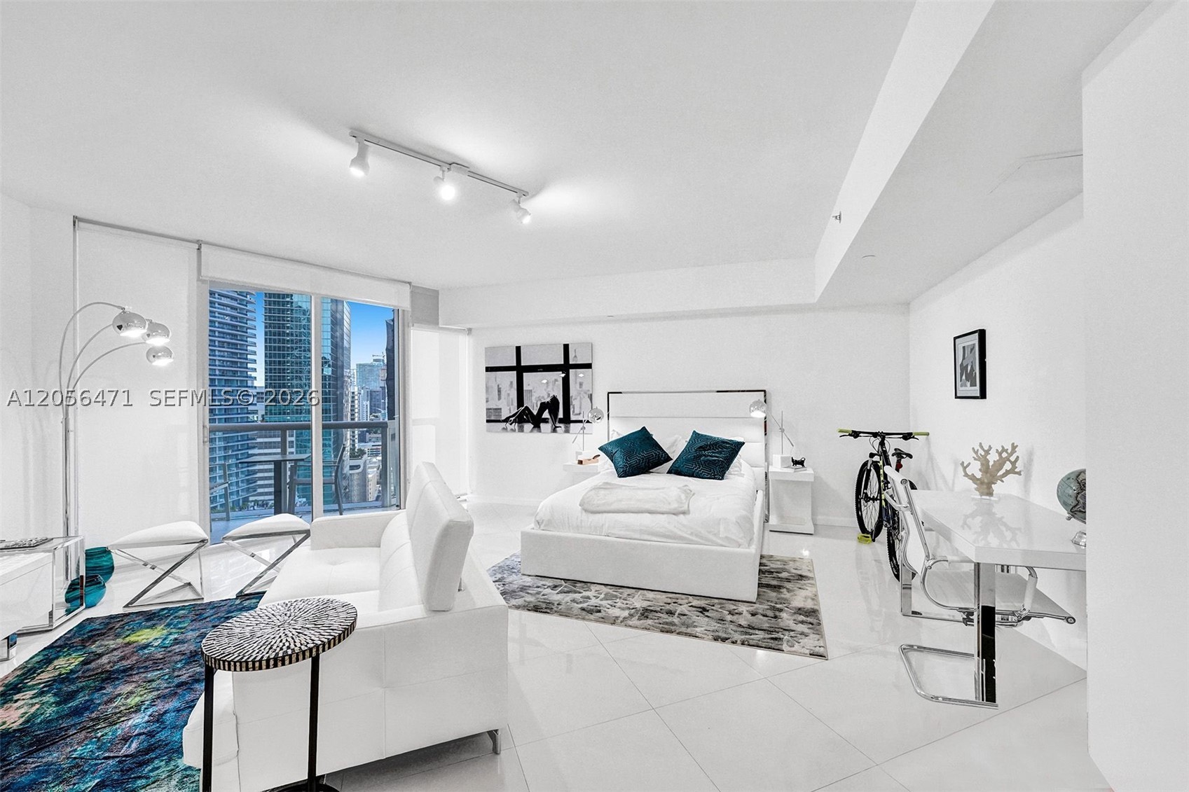 475 Brickell Ave #2708, Miami FL 33131